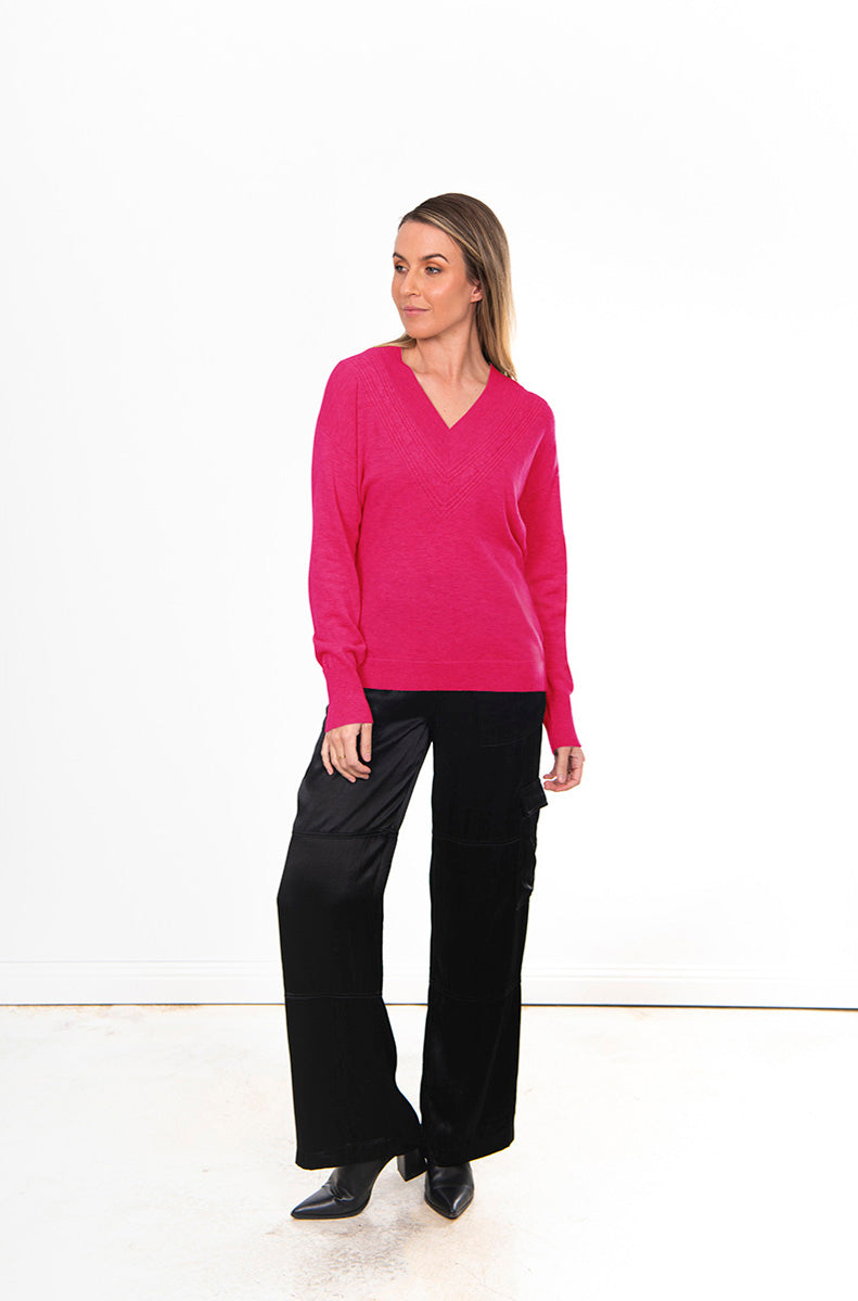 BRIDGE & LORD MERINO CASHMERE V-NECK CABLE PULLOVER CHATEAU ROSE