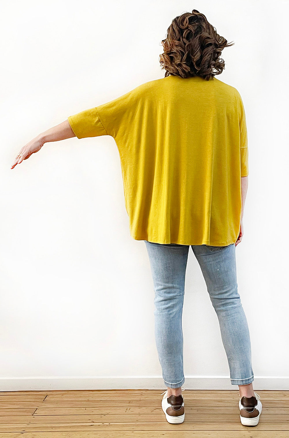 BAMBOO SHORT SLEEVE CURVED HEM BOX TOP PICKLE