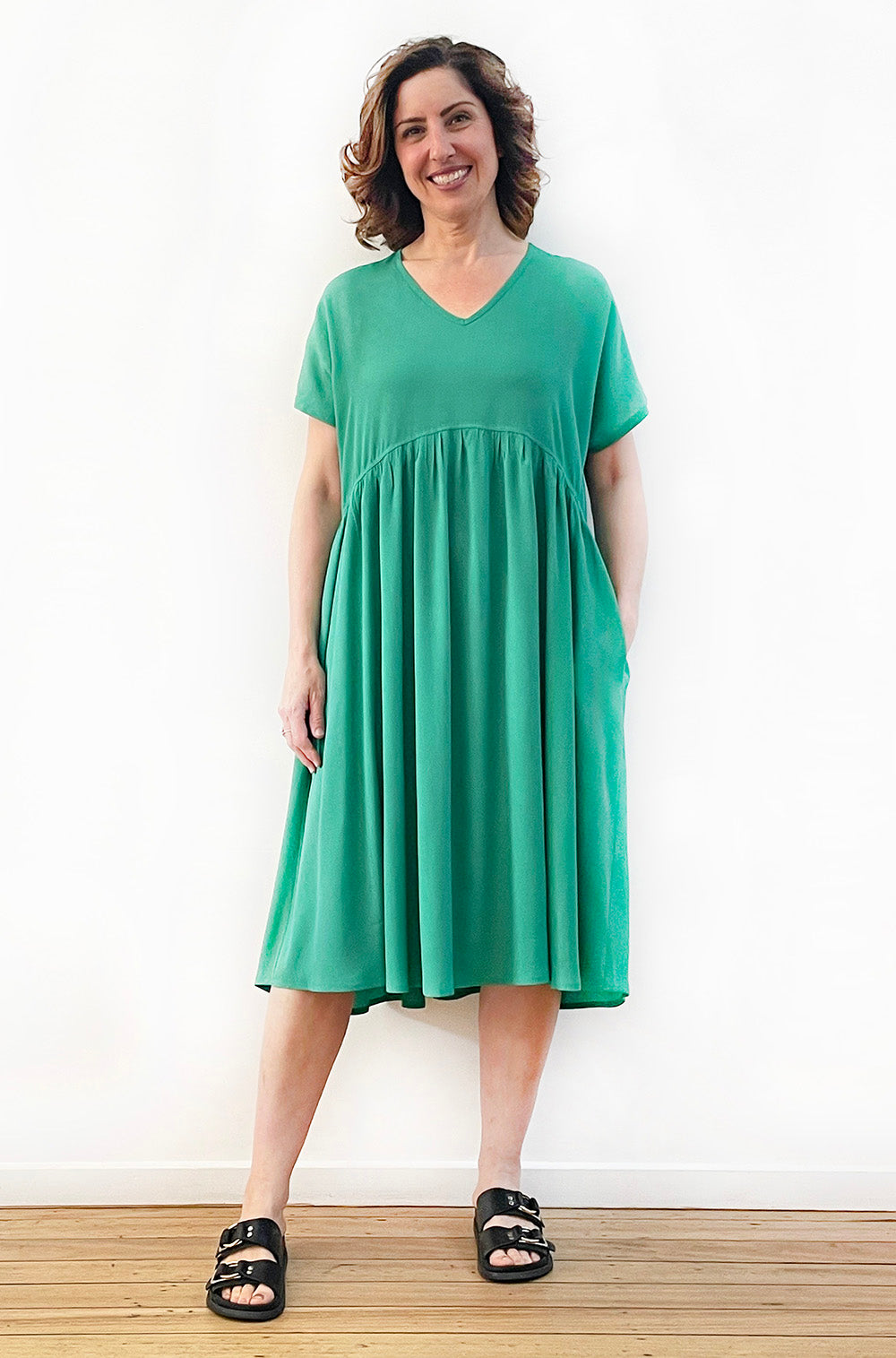 VISCOSE V-NECK SMOCK DRESS JADE GREEN