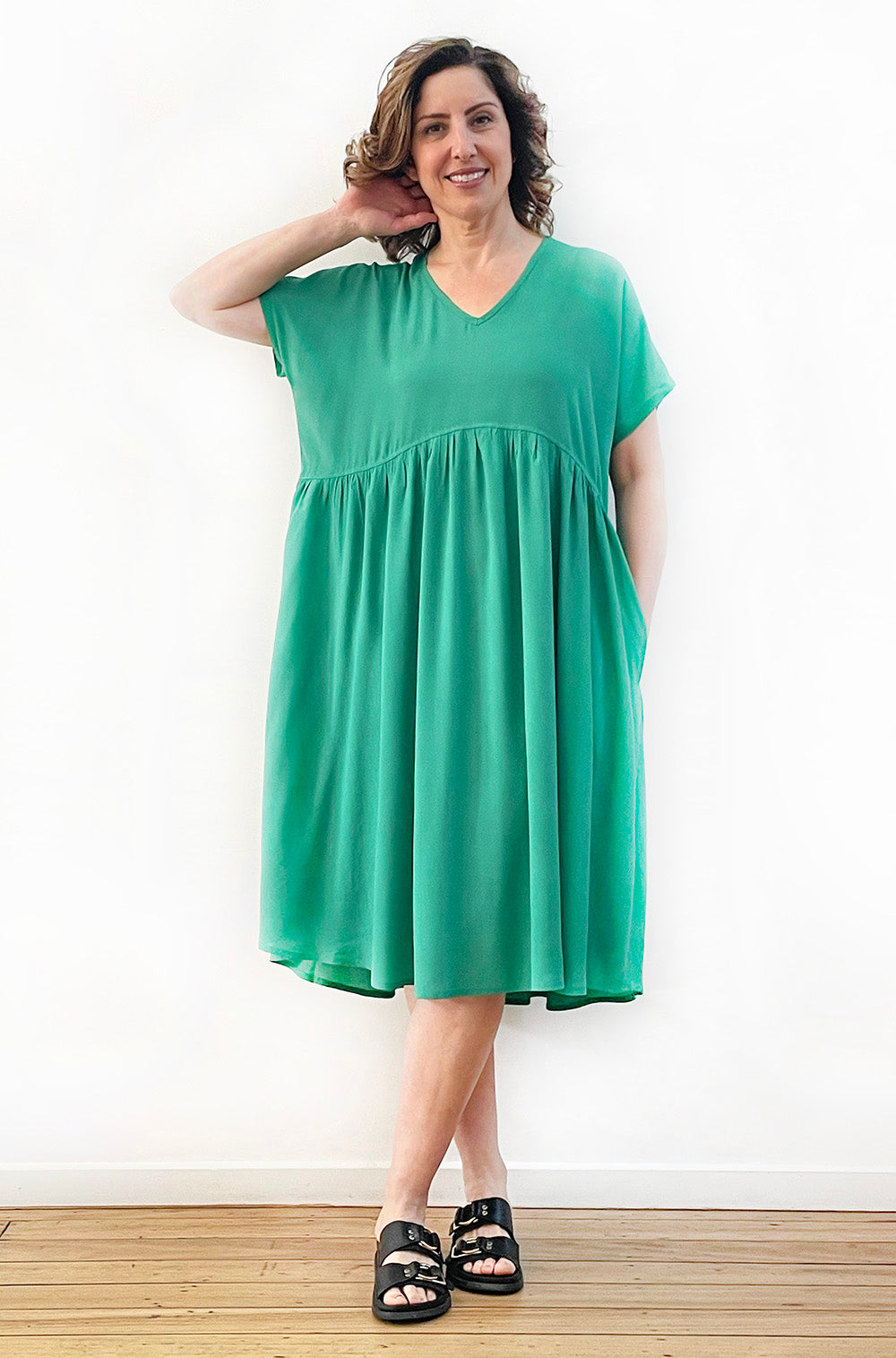 VISCOSE V-NECK SMOCK DRESS JADE GREEN