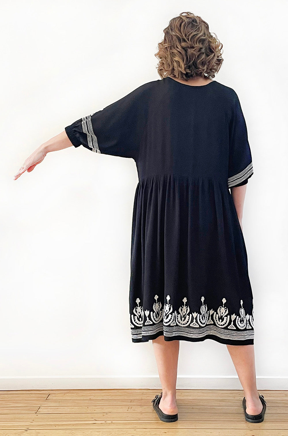 VISCOSE EMBROIDERED DRESS BLACK