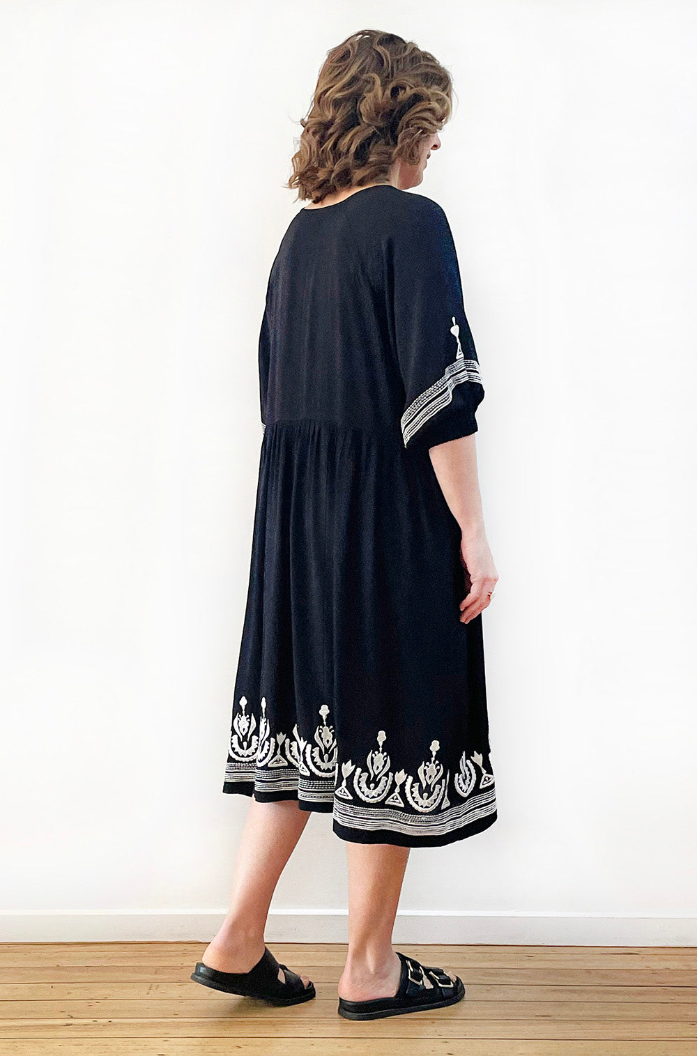 VISCOSE EMBROIDERED DRESS BLACK