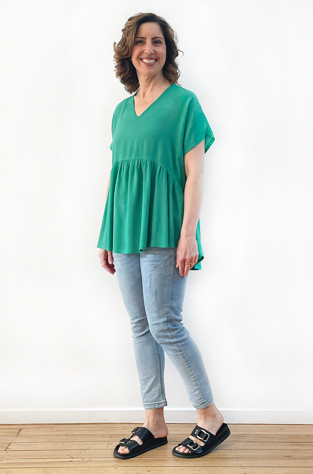 VISCOSE V-NECK SMOCK TOP JADE GREEN