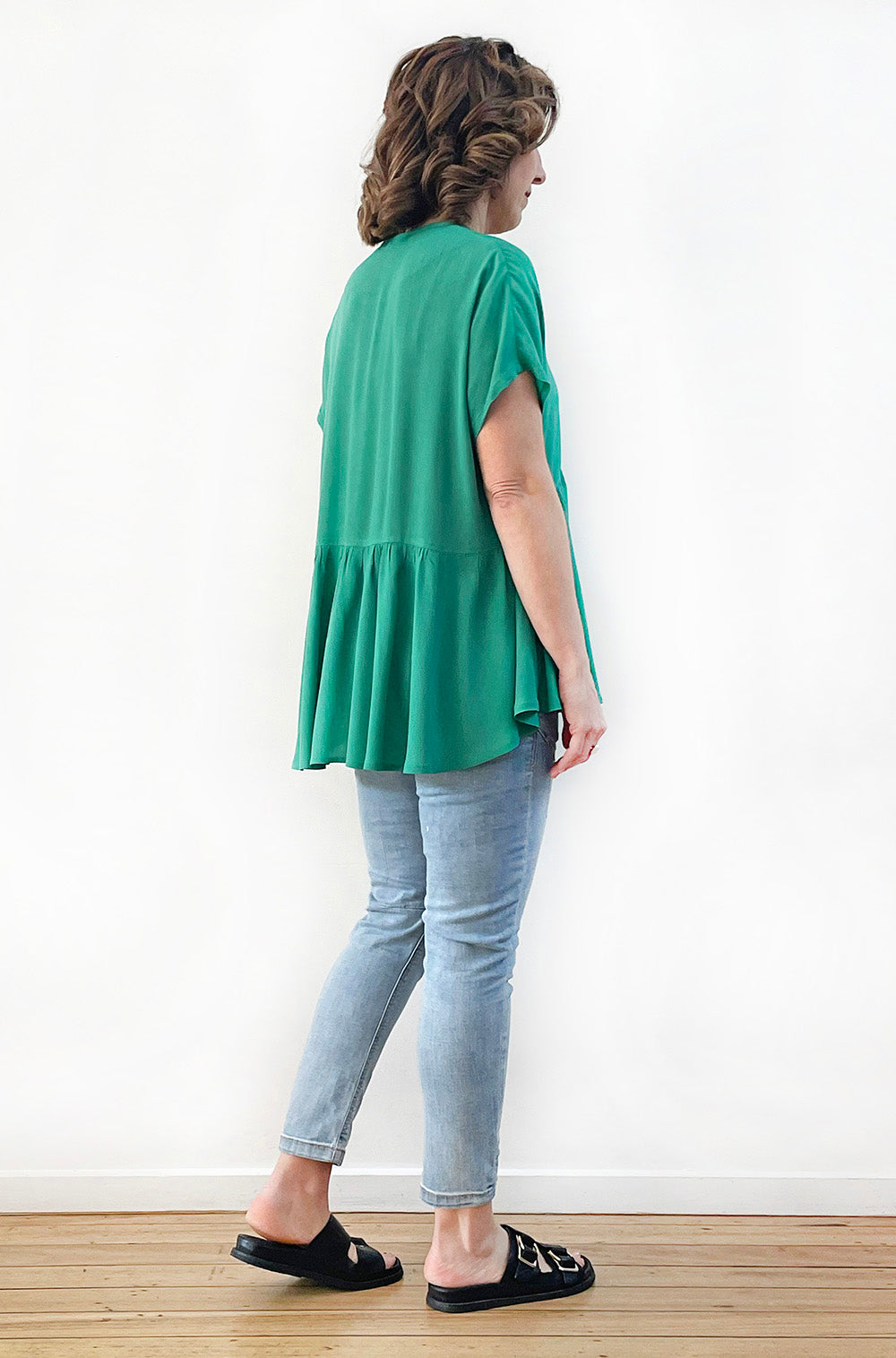VISCOSE V-NECK SMOCK TOP JADE GREEN