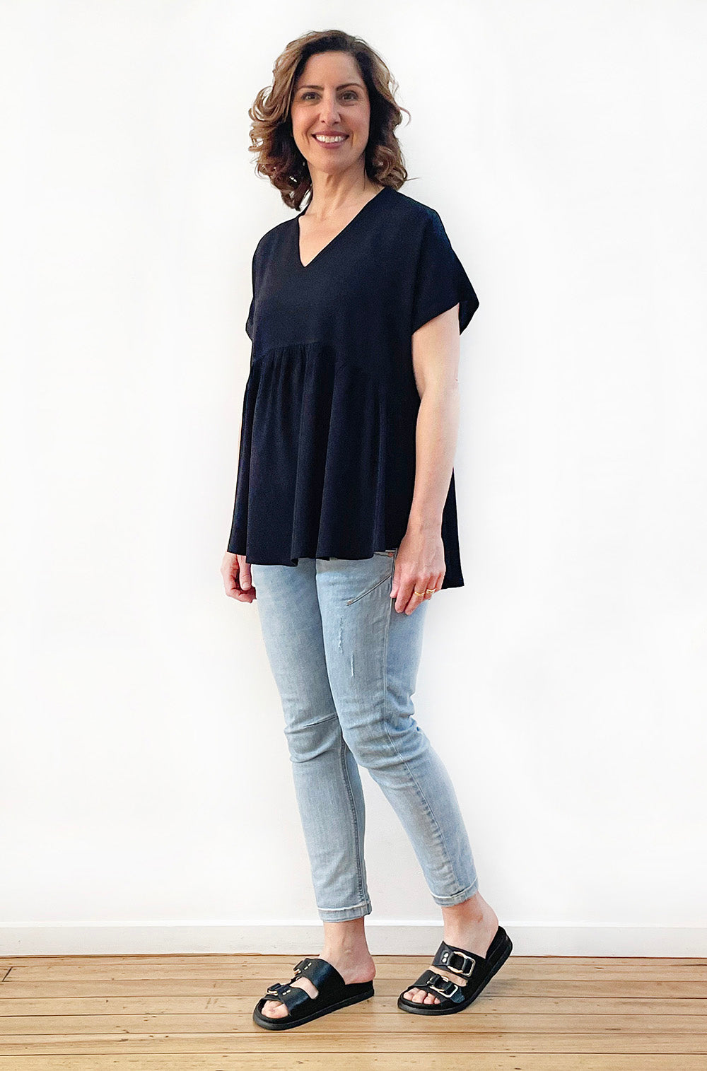 VISCOSE V-NECK SMOCK TOP BLACK