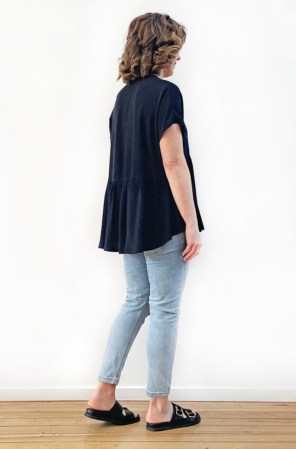 VISCOSE V-NECK SMOCK TOP BLACK