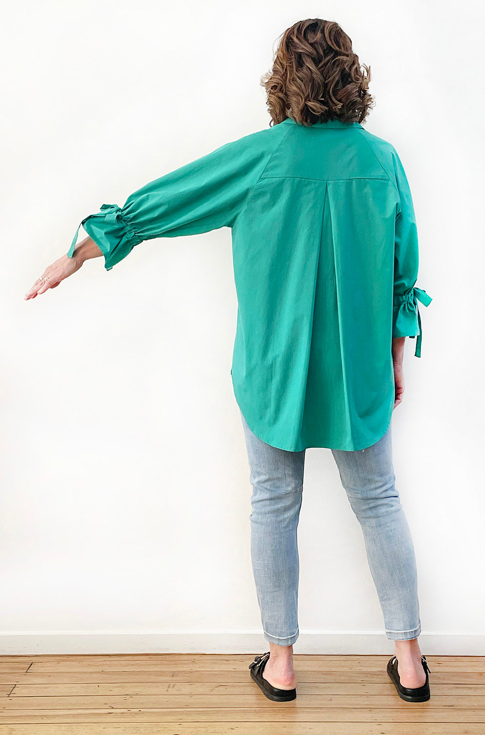 COTTON TIE SLEEVE RAGLAN SHIRT JADE GREEN