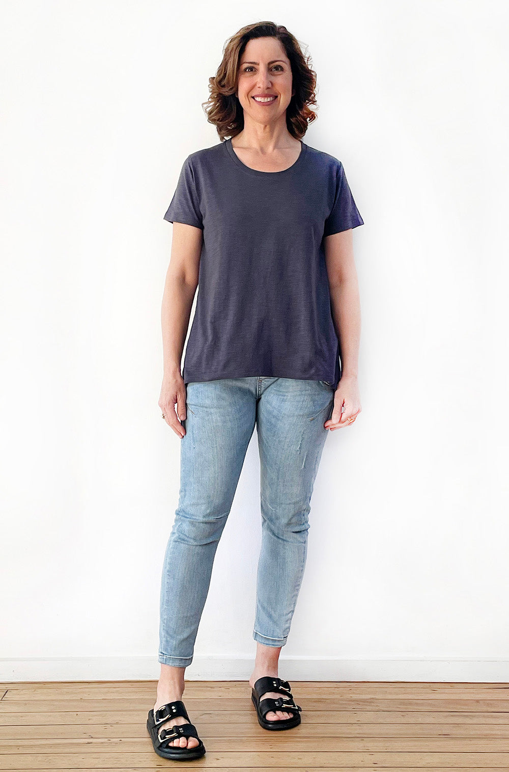 100% COTTON SHORT SLEEVE POINTED HI LO TEE DARK GREY