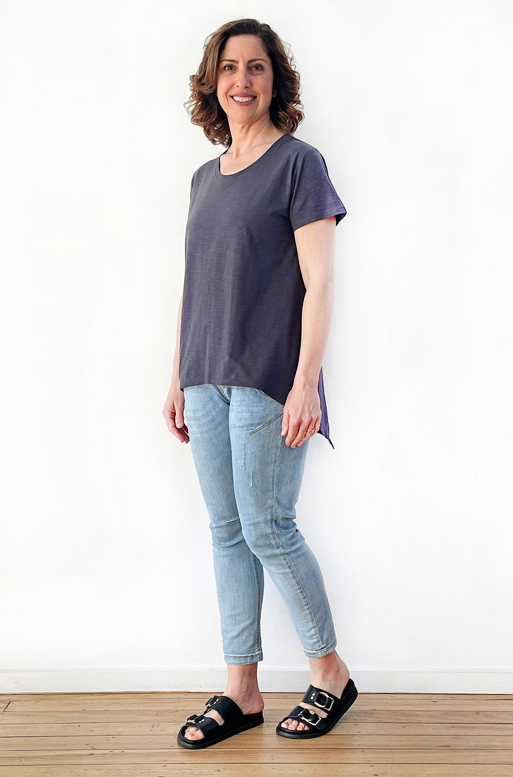 100% COTTON SHORT SLEEVE POINTED HI LO TEE DARK GREY