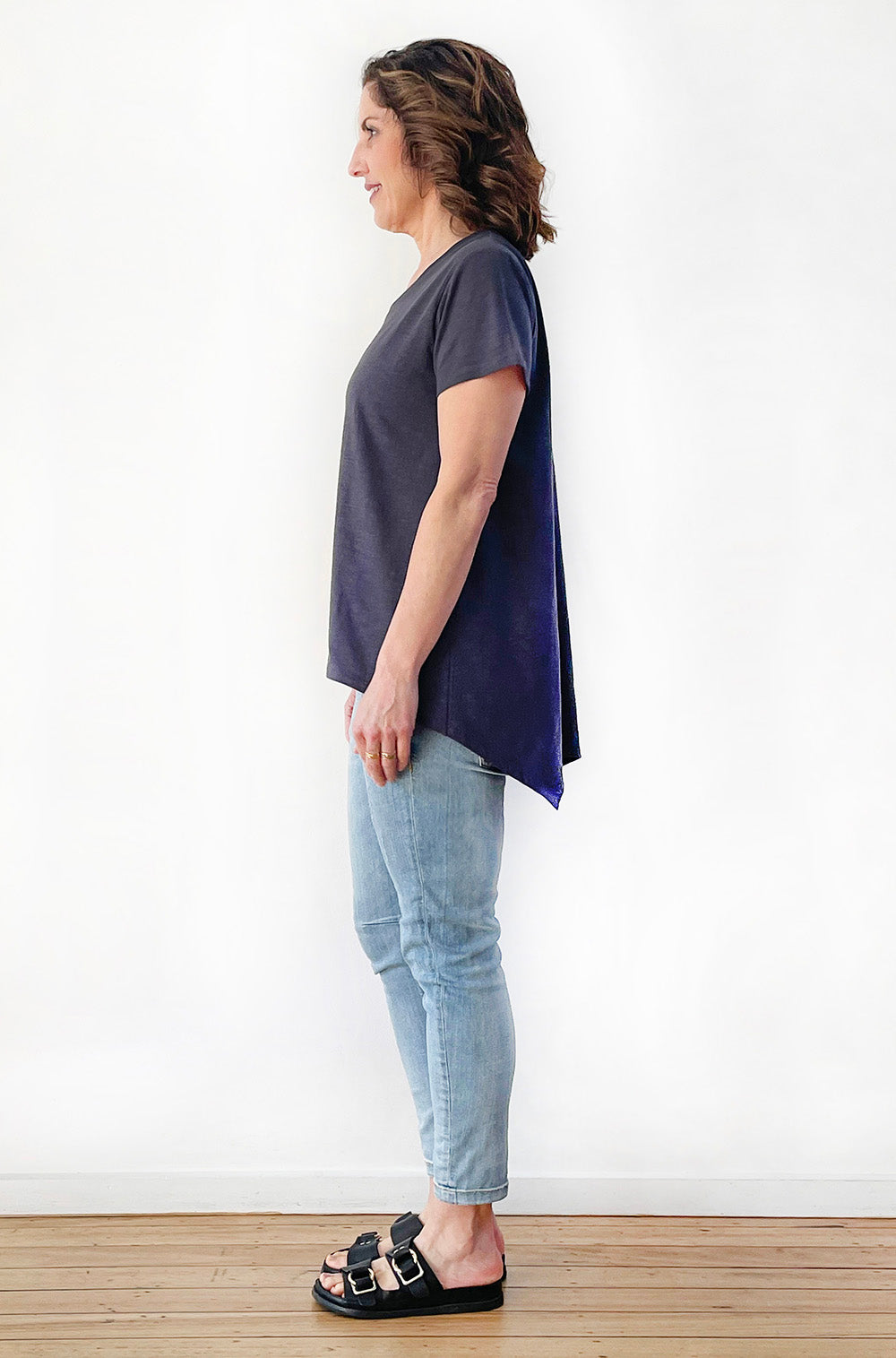 100% COTTON SHORT SLEEVE POINTED HI LO TEE DARK GREY