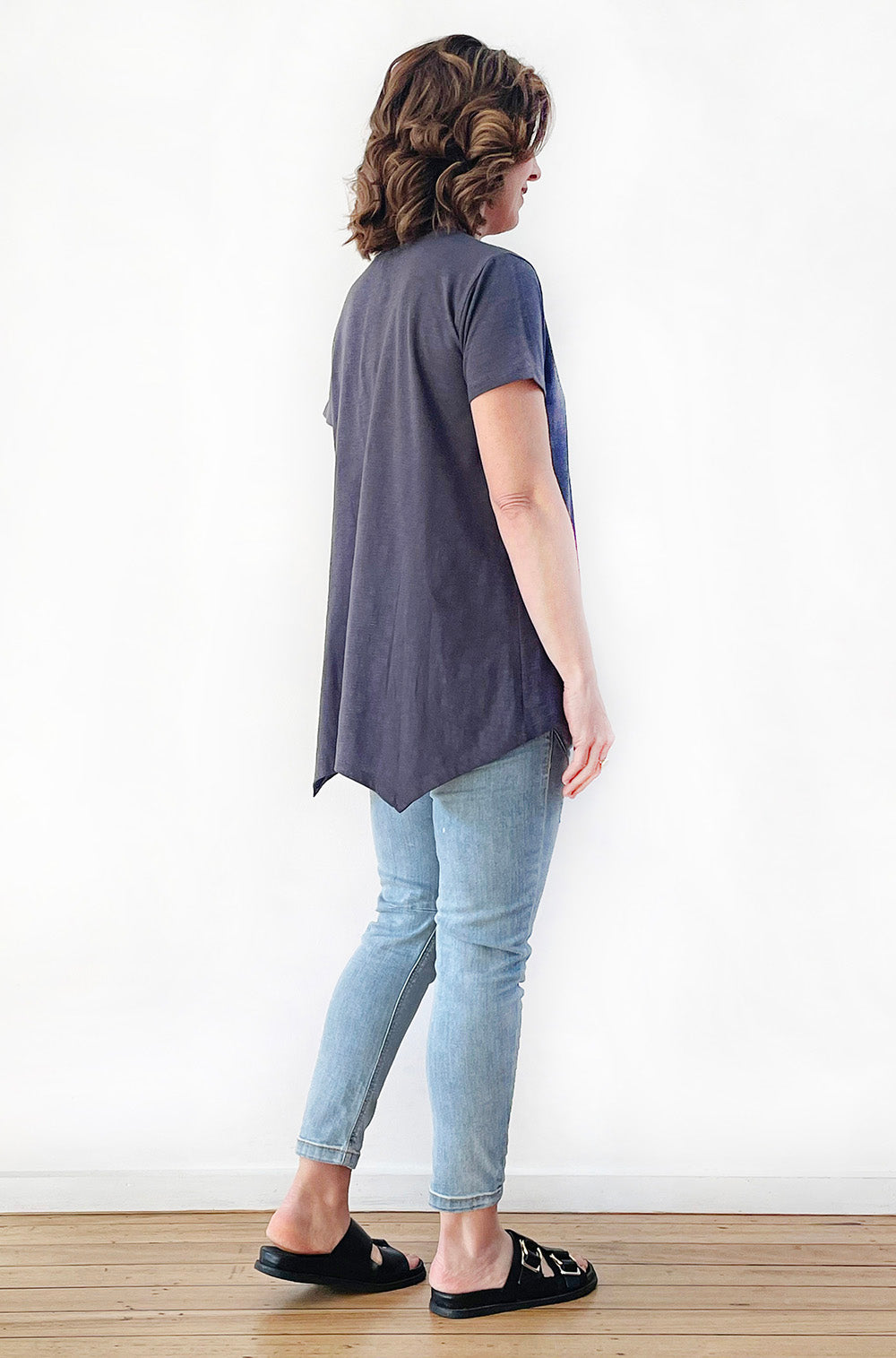 100% COTTON SHORT SLEEVE POINTED HI LO TEE DARK GREY