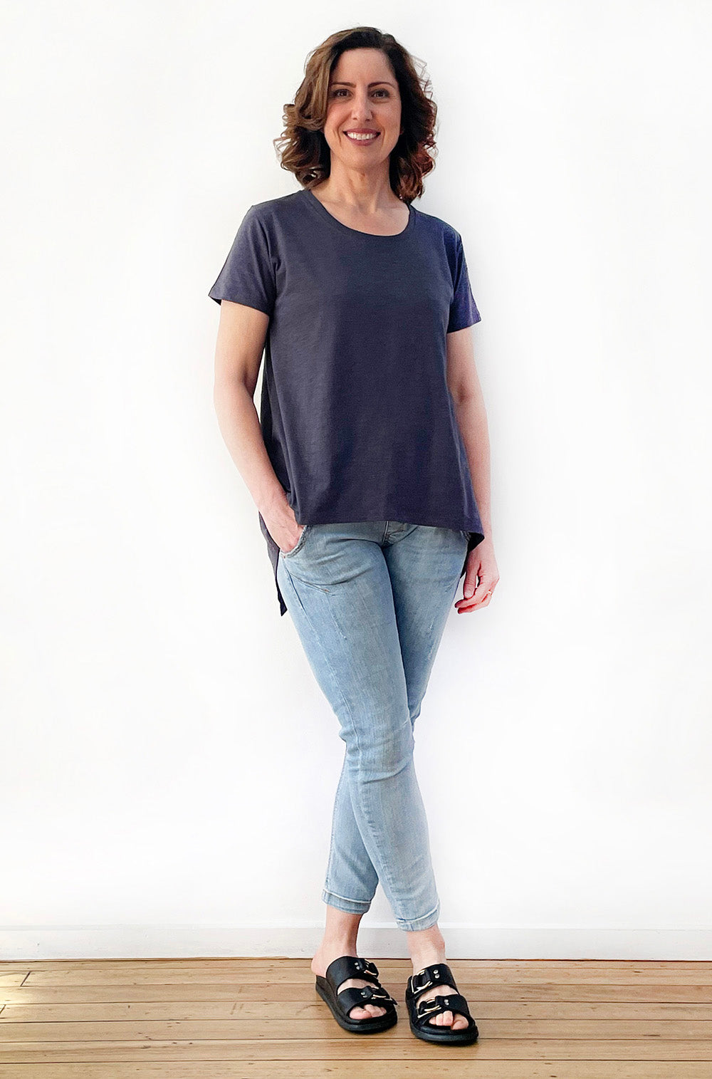 100% COTTON SHORT SLEEVE POINTED HI LO TEE DARK GREY