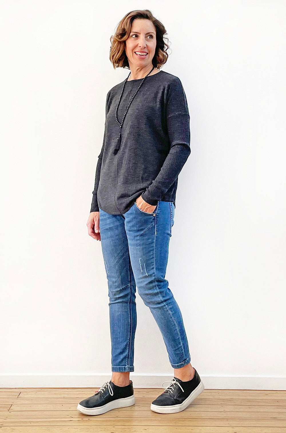 BRIDGE & LORD MERINO CASHMERE RELAXED CREW NECK COAL