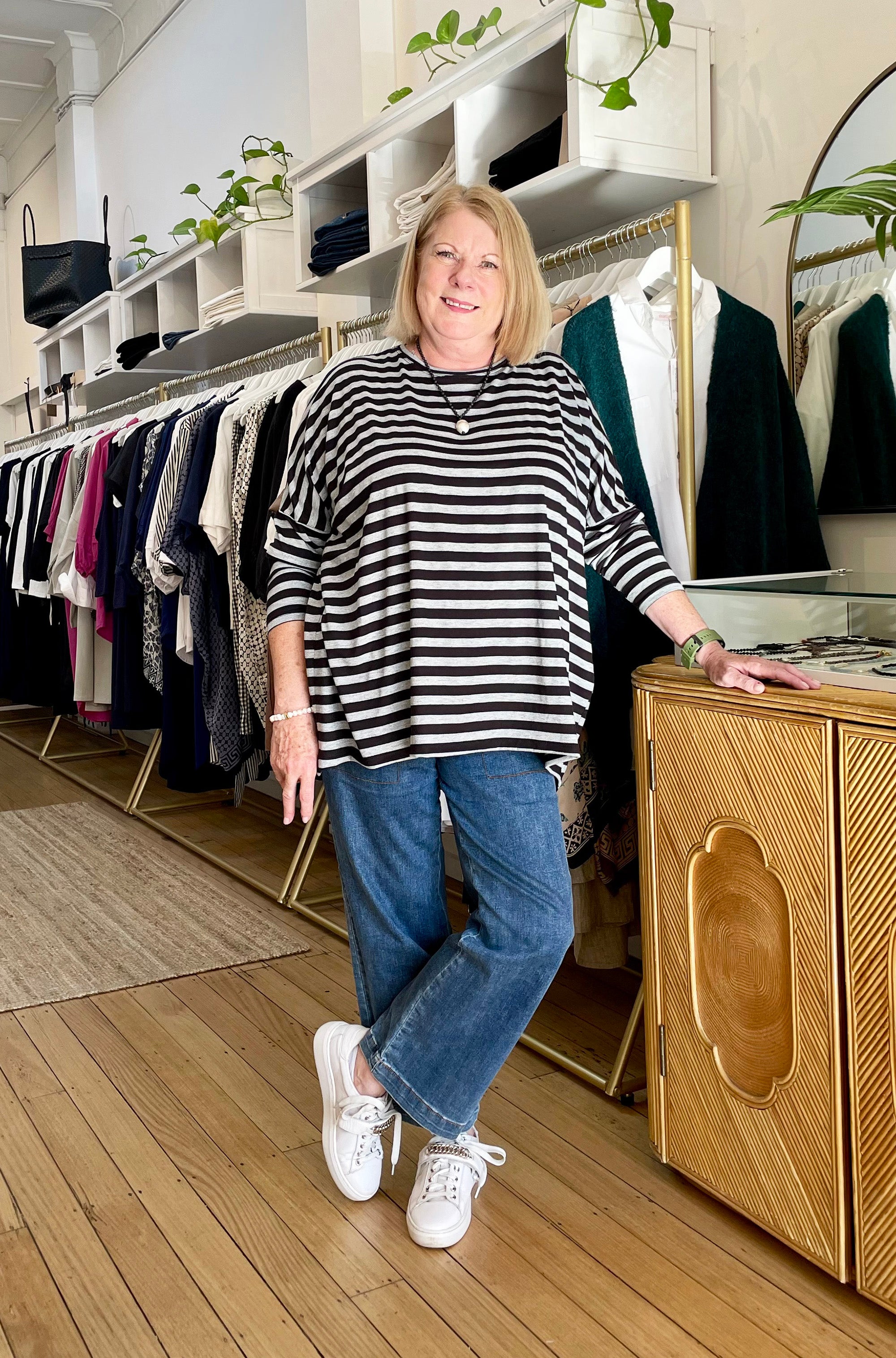 LONG SLEEVE CURVED HEM BOX TEE STRIPE