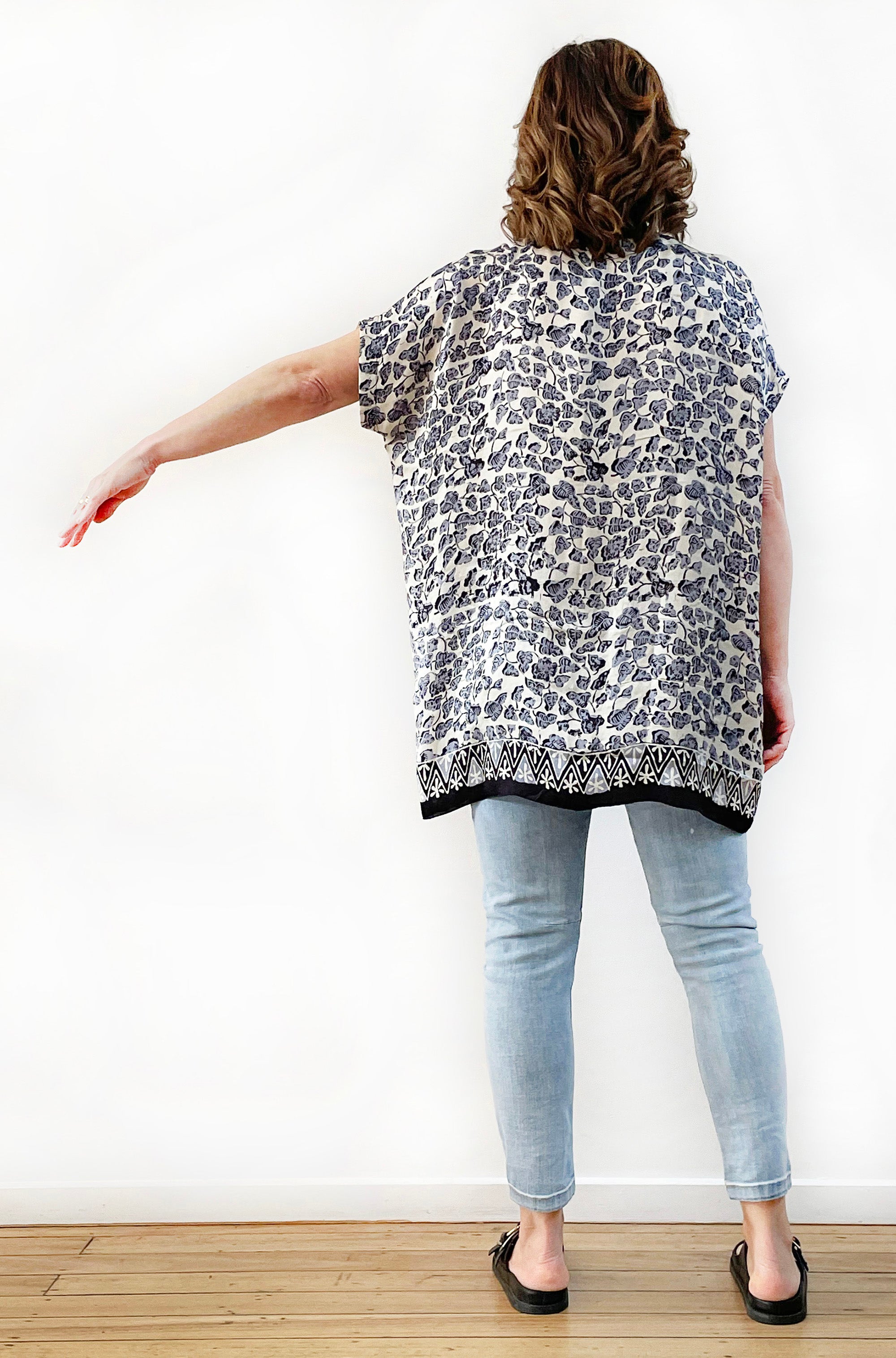 SILK TUNIC IN BLUE LEAF PRINT