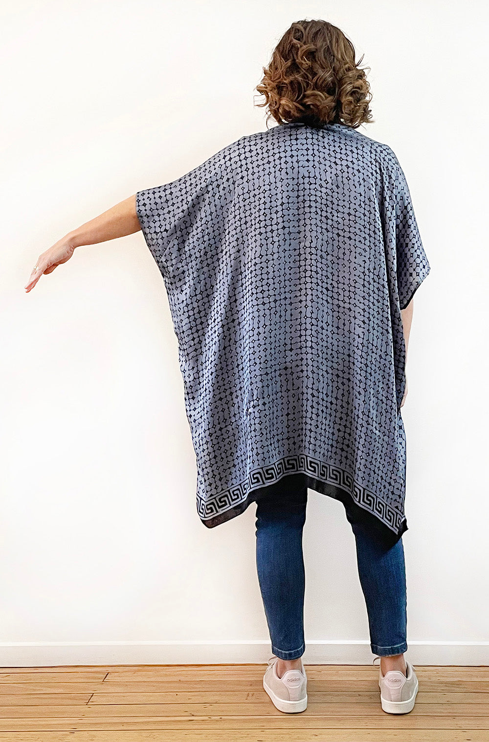 SILK KIMONO IN SLATE BLUE TILE PRINT