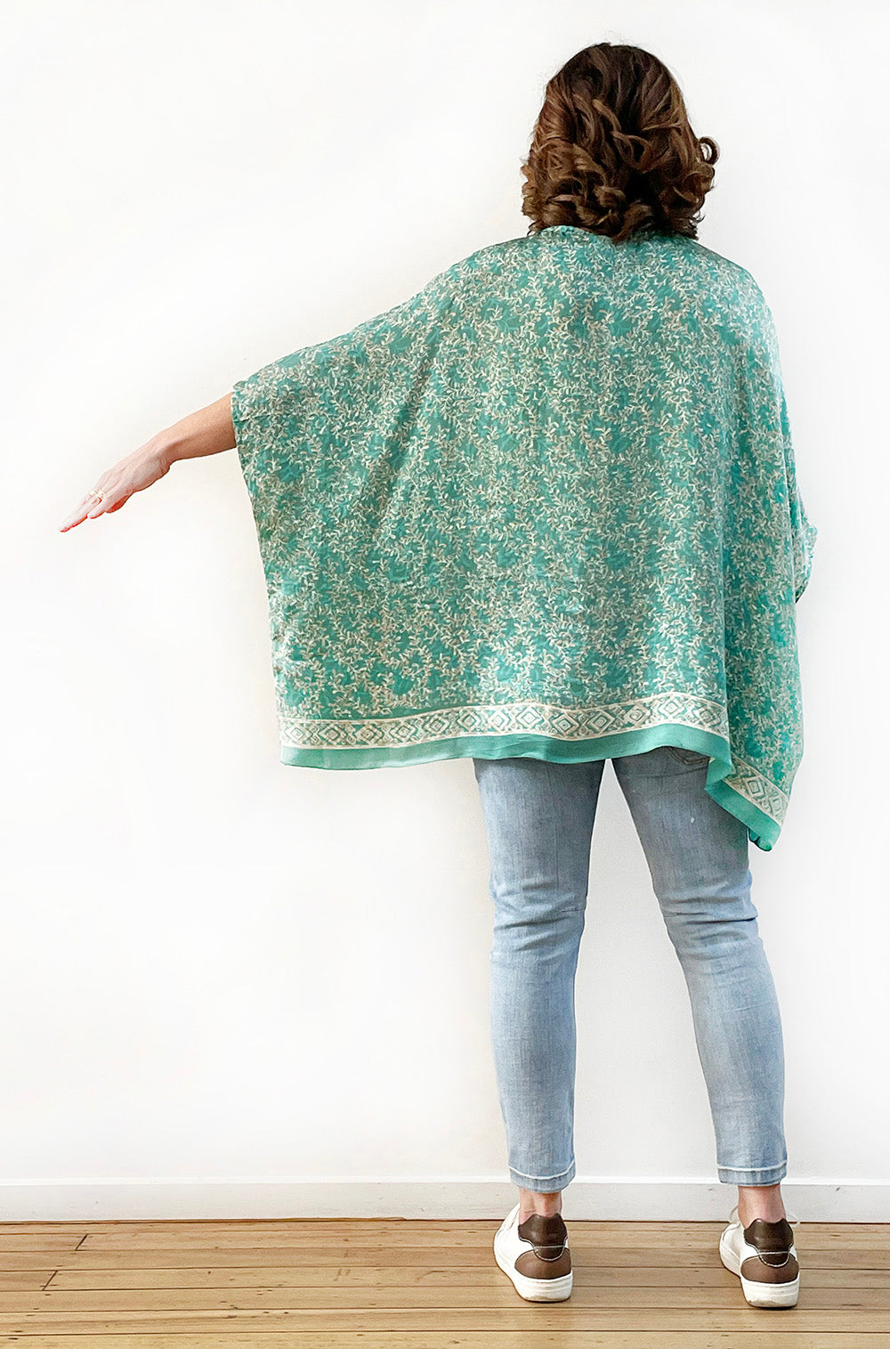 SILK PONCHO IN SOFT GREEN VINE PRINT