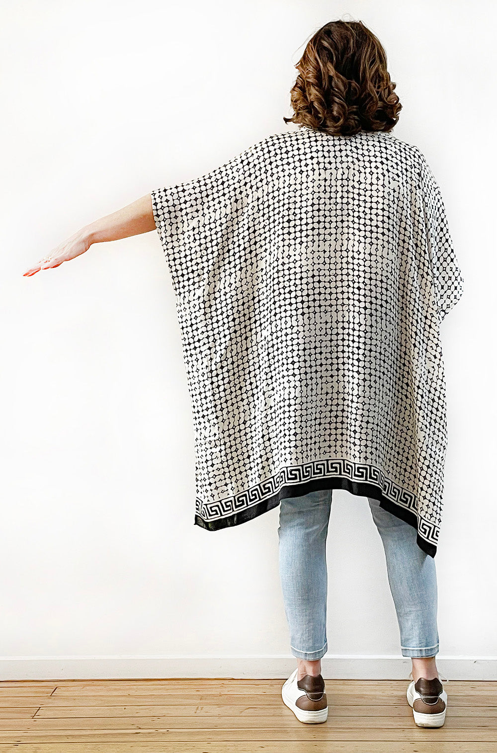 SILK KIMONO IN BLACK TILE PRINT