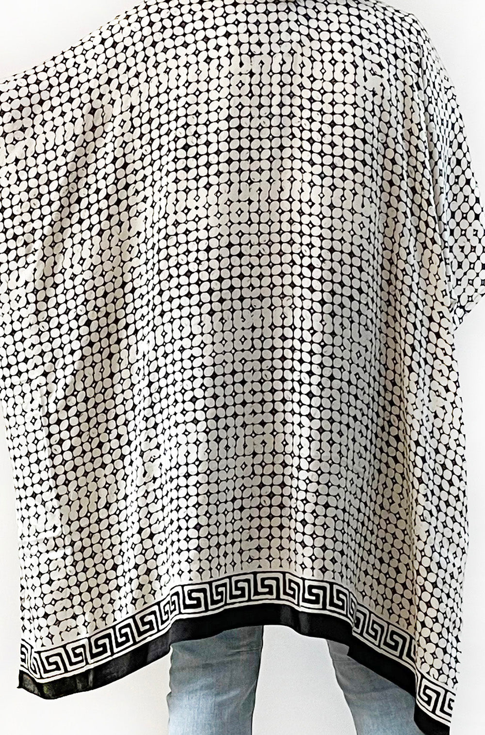 SILK KIMONO IN BLACK TILE PRINT