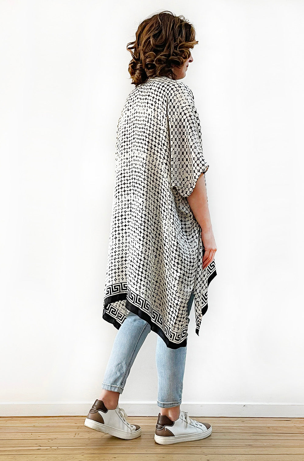 SILK KIMONO IN BLACK TILE PRINT