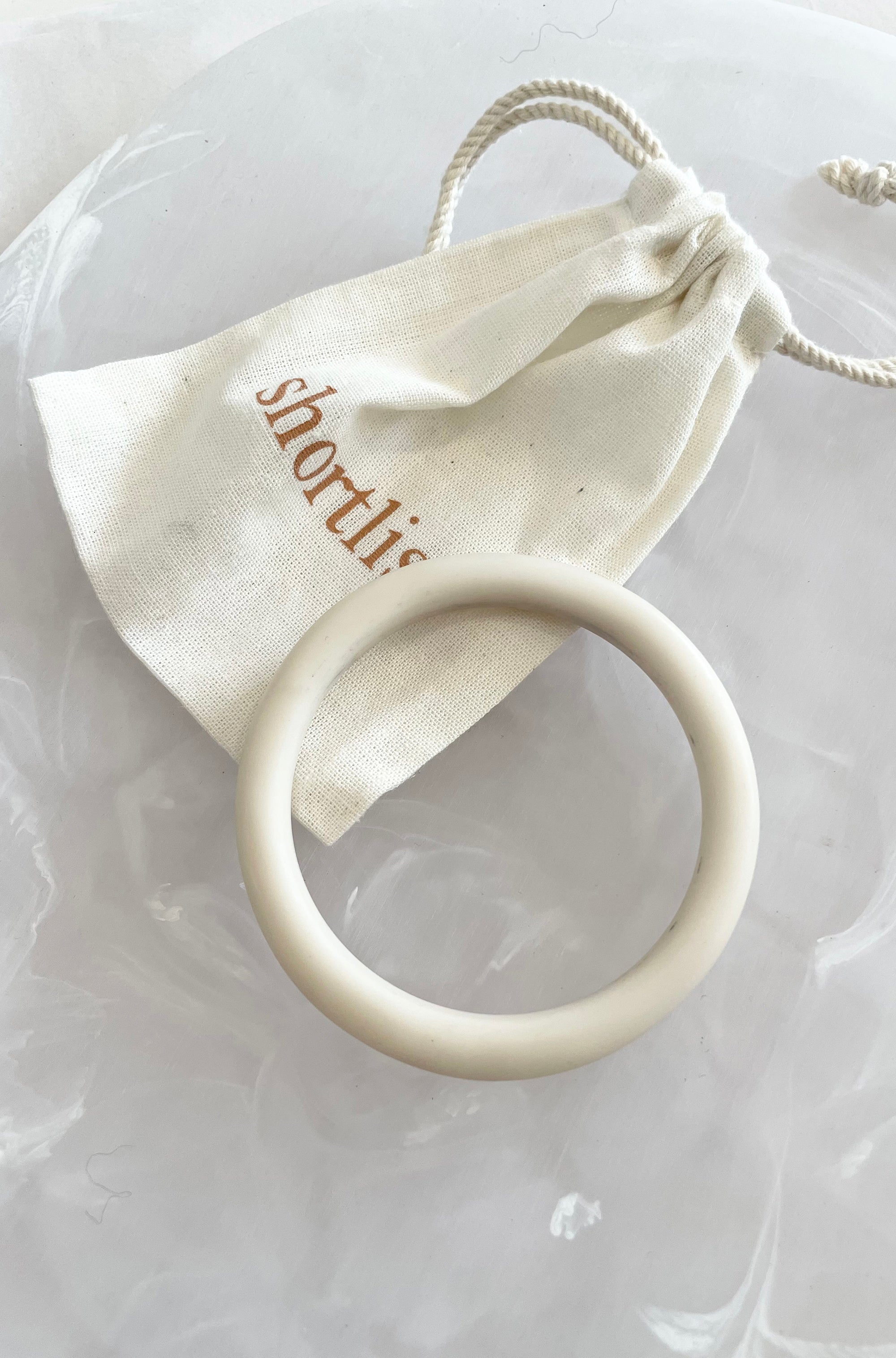 RESIN ROUND BANGLE CREAM