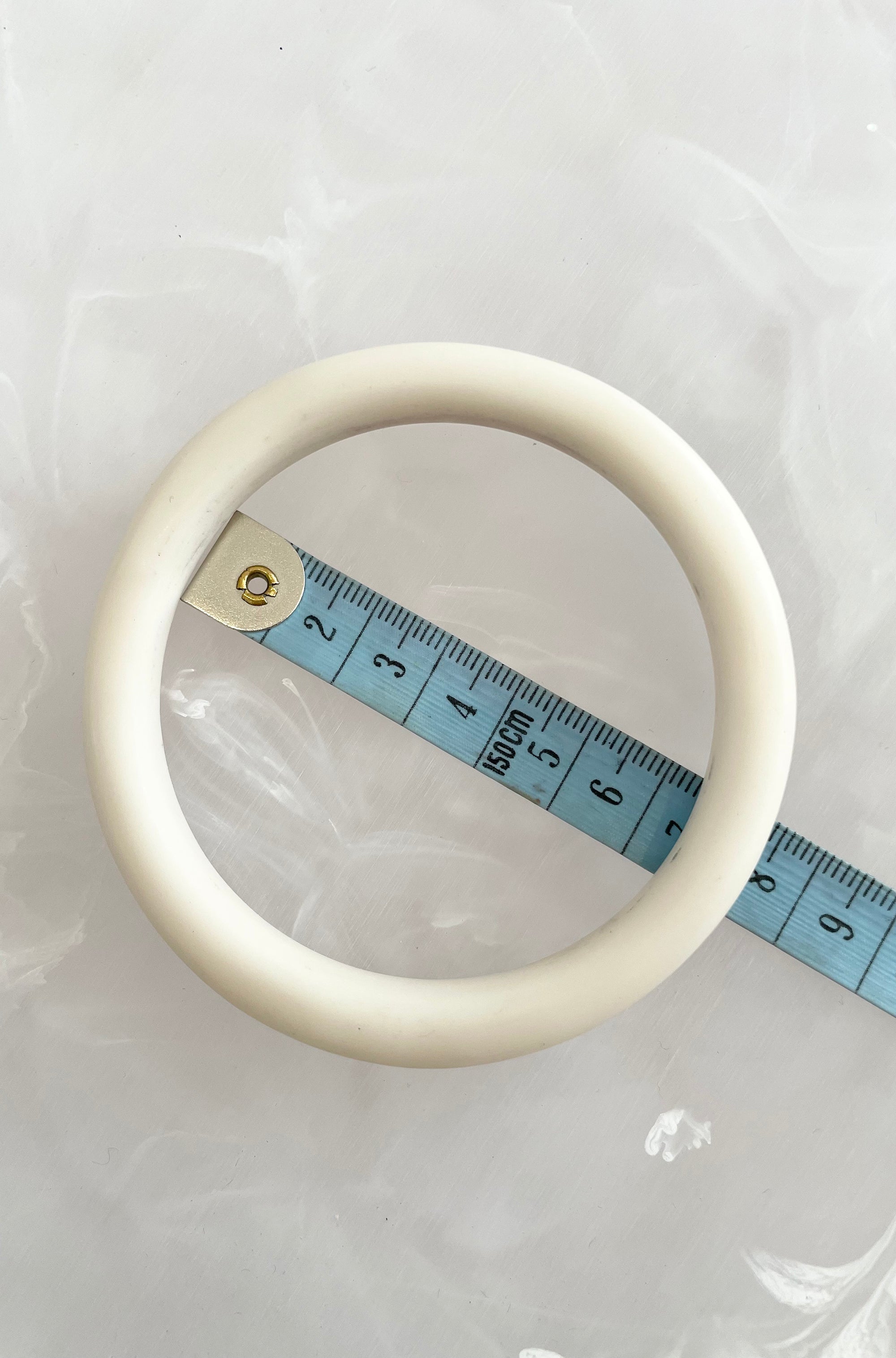 RESIN ROUND BANGLE CREAM