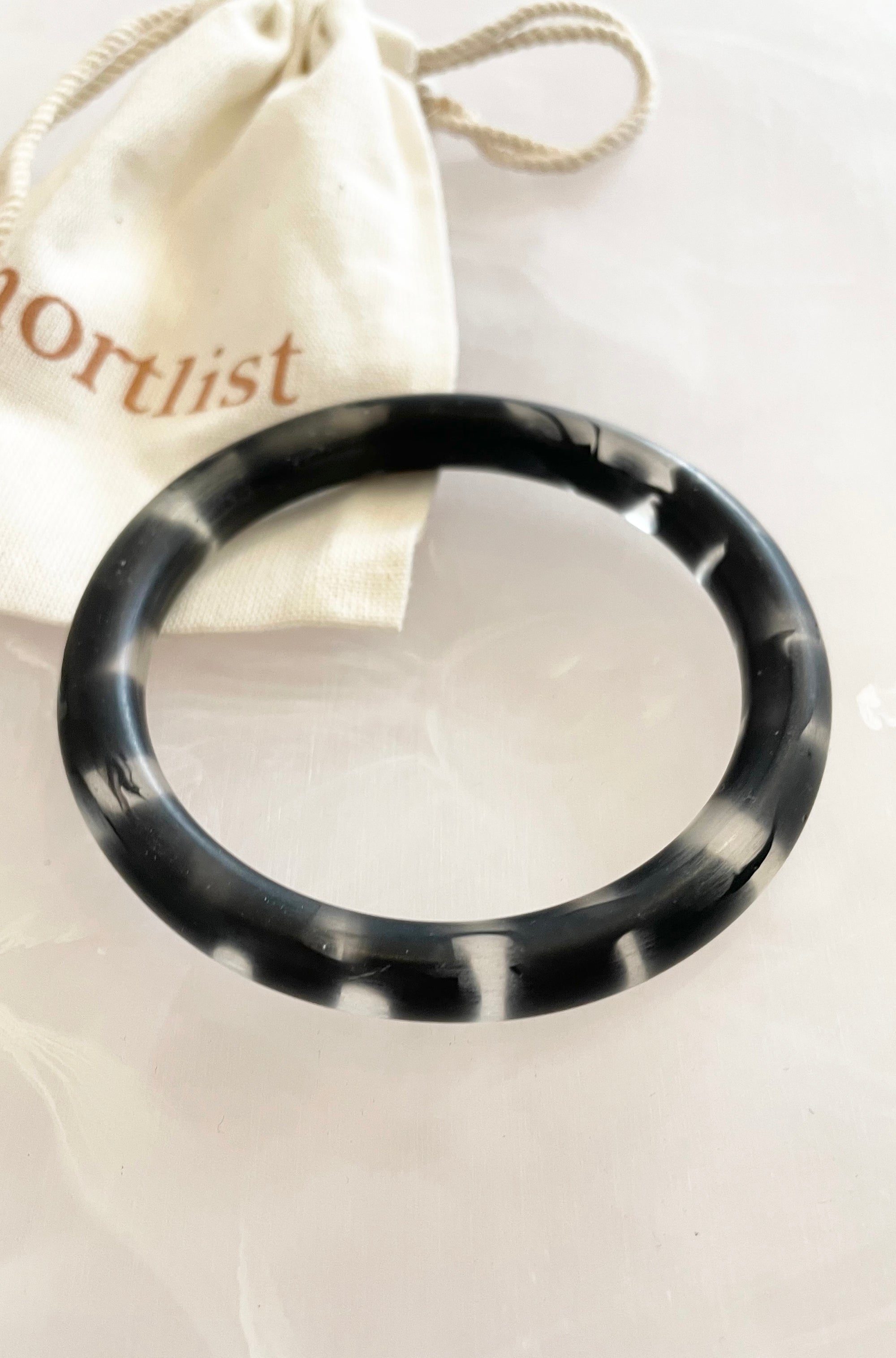 RESIN ROUND BANGLE CLEAR/BLACK