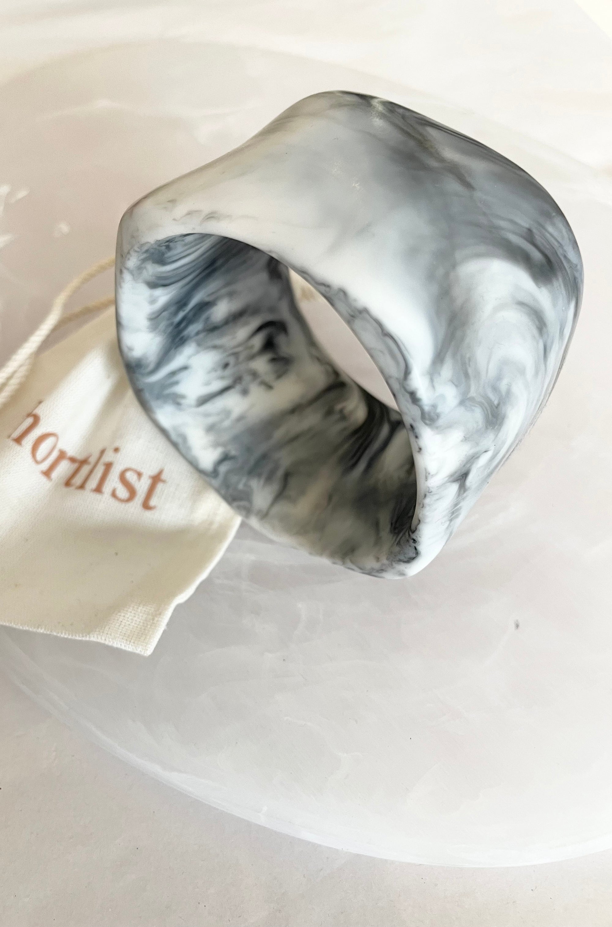 RESIN ROUND CHUNKY BANGLE WHITE MARBLE