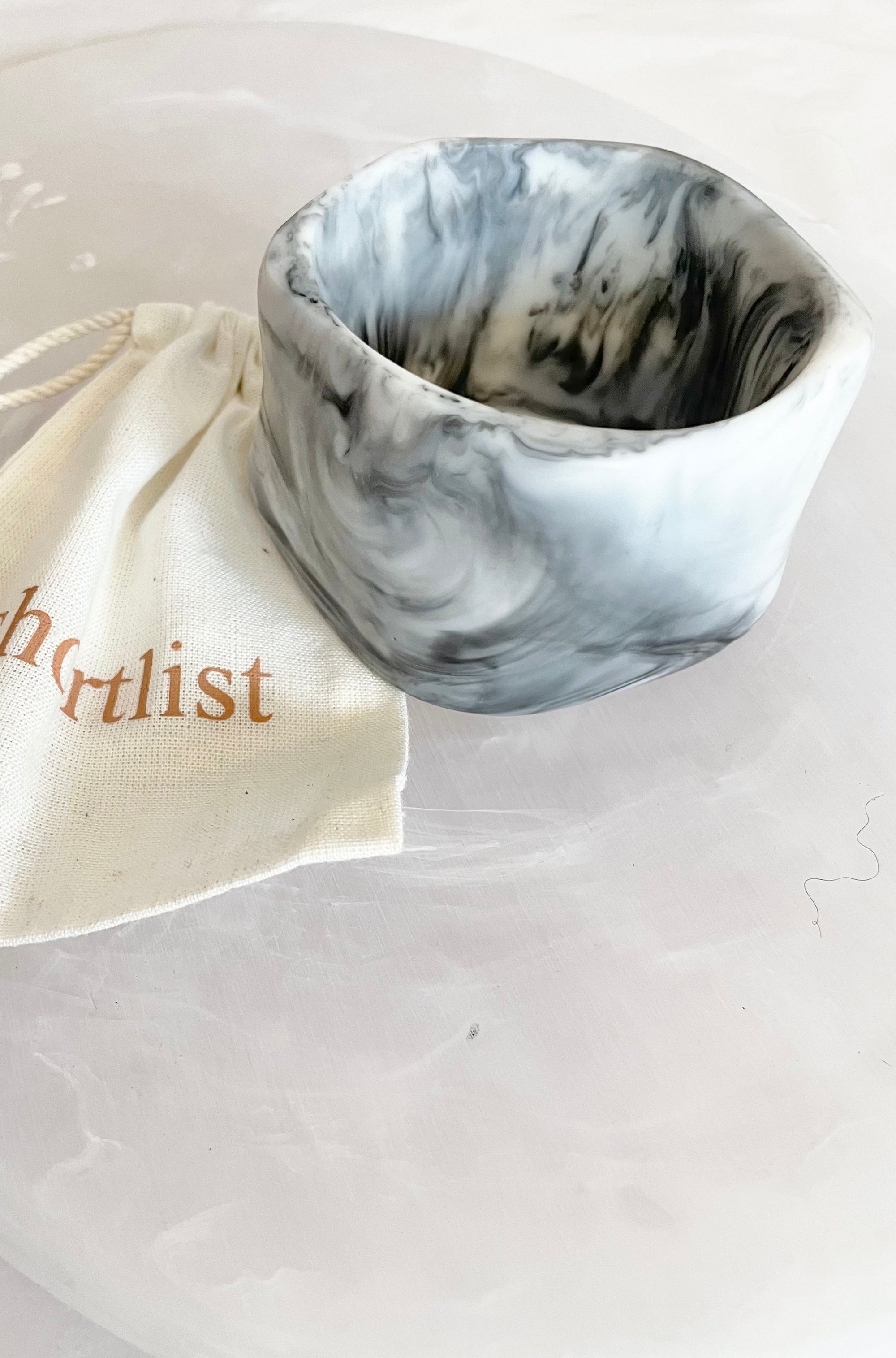 RESIN ROUND CHUNKY BANGLE WHITE MARBLE