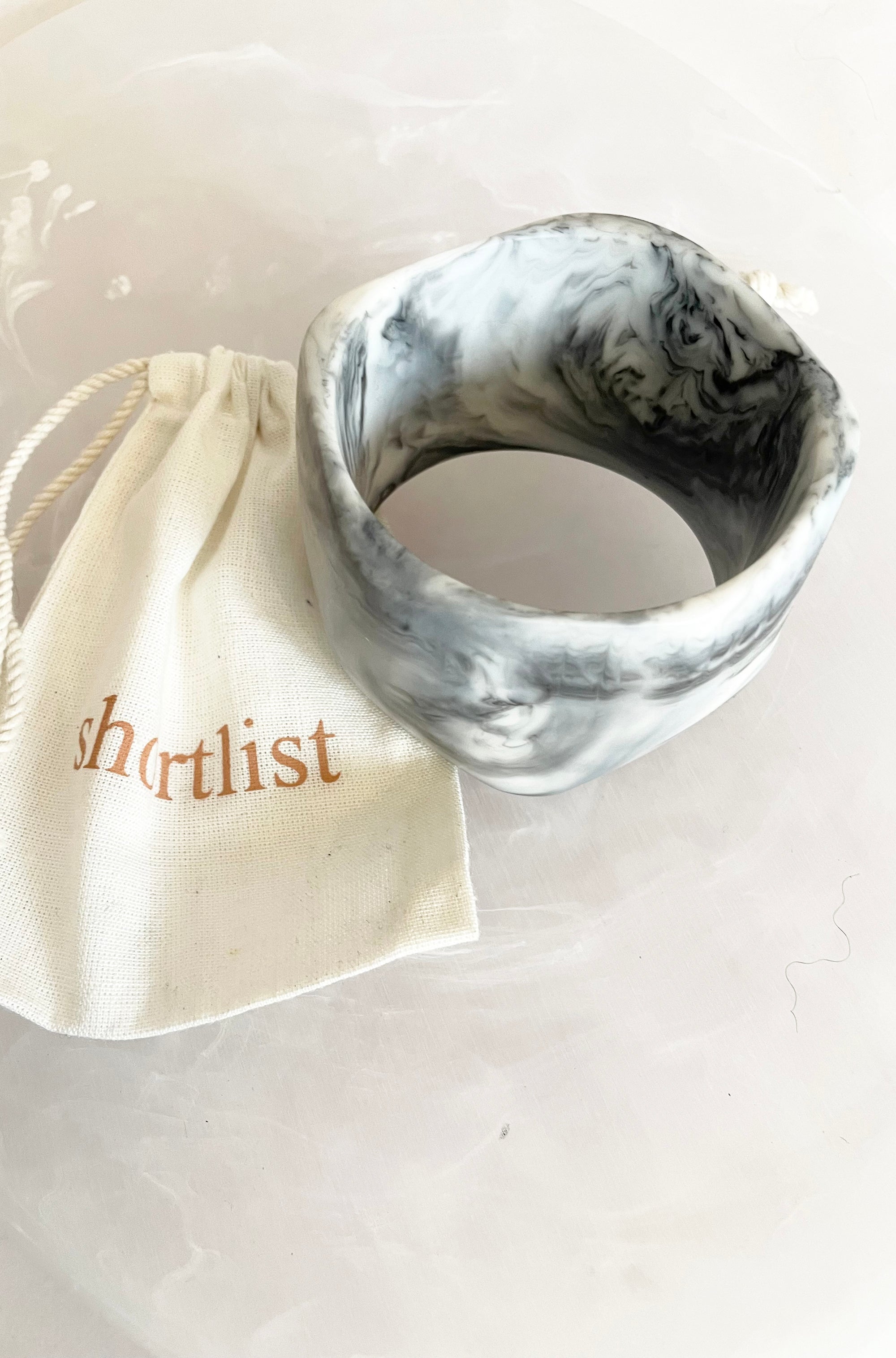 RESIN ROUND CHUNKY BANGLE WHITE MARBLE