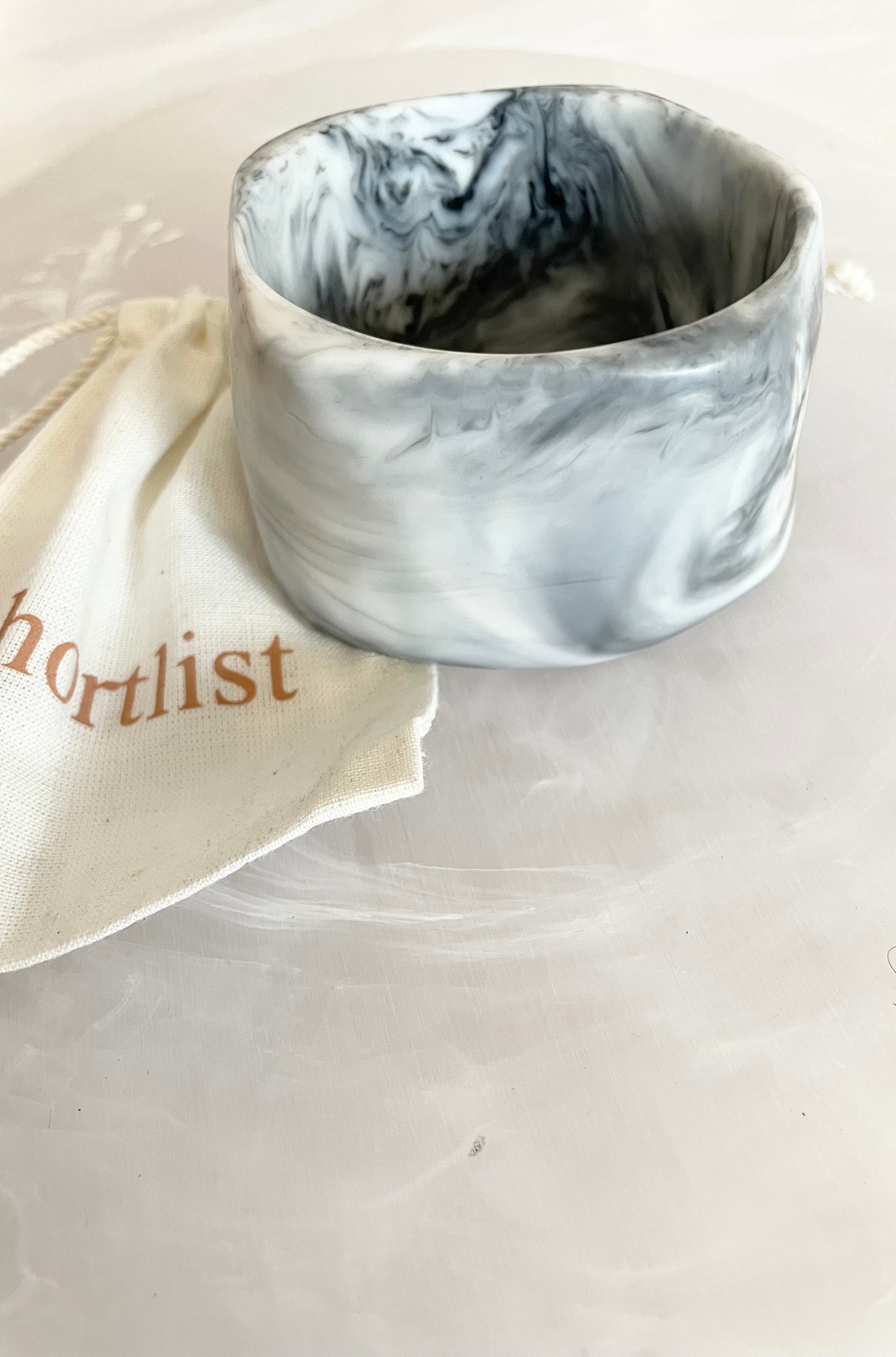 RESIN ROUND CHUNKY BANGLE WHITE MARBLE