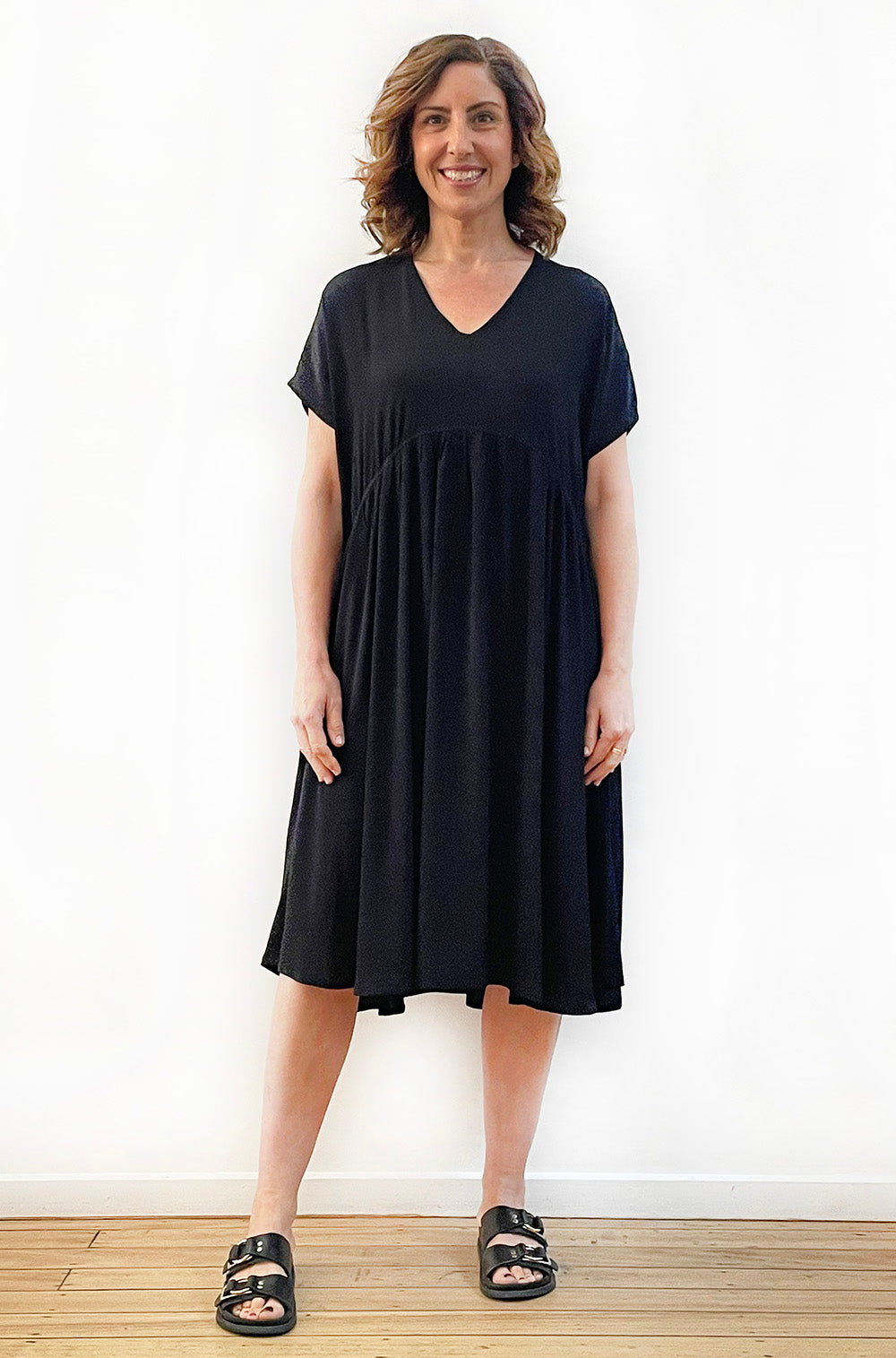 VISCOSE V-NECK SMOCK DRESS BLACK