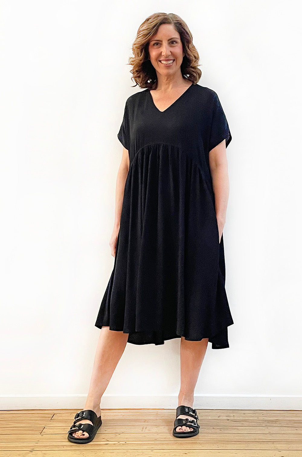 VISCOSE V-NECK SMOCK DRESS BLACK