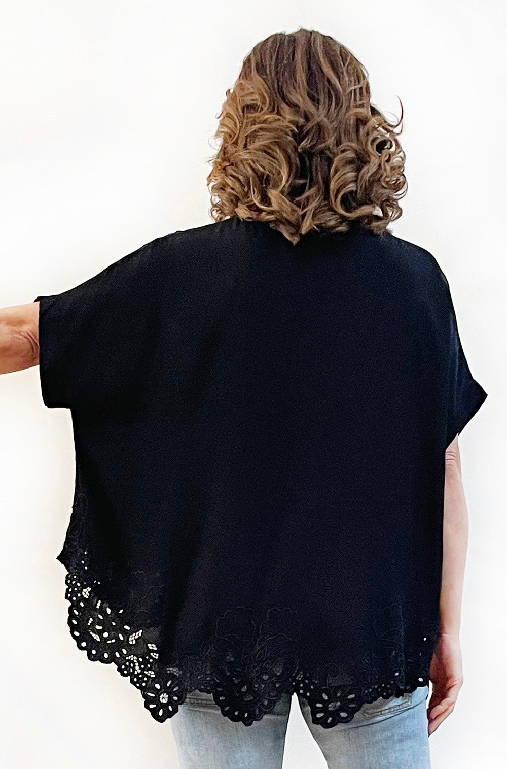 VISCOSE SHORT SLEEVE CUTWORK CIRCLE TOP BLACK