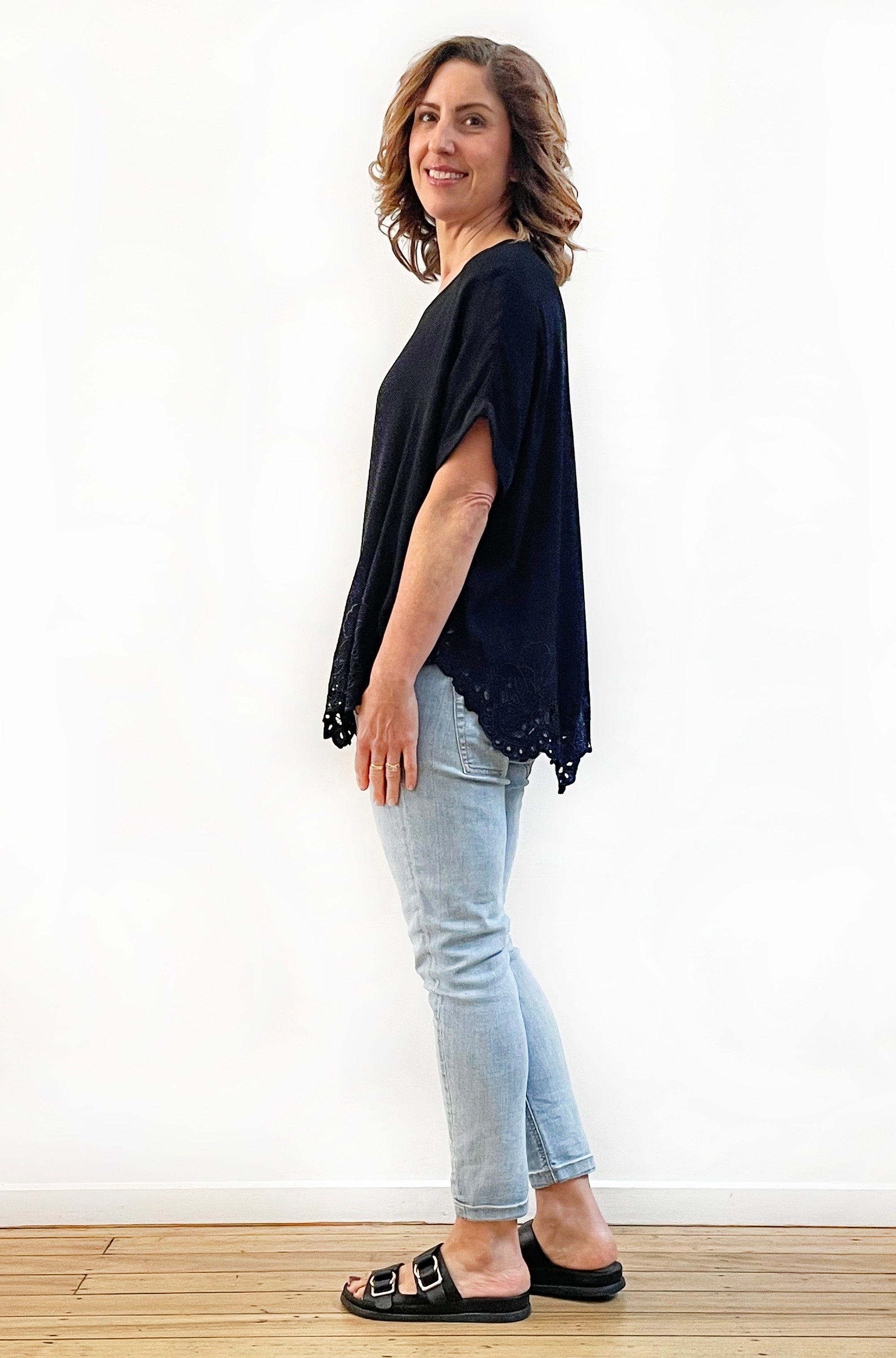 VISCOSE SHORT SLEEVE CUTWORK CIRCLE TOP BLACK