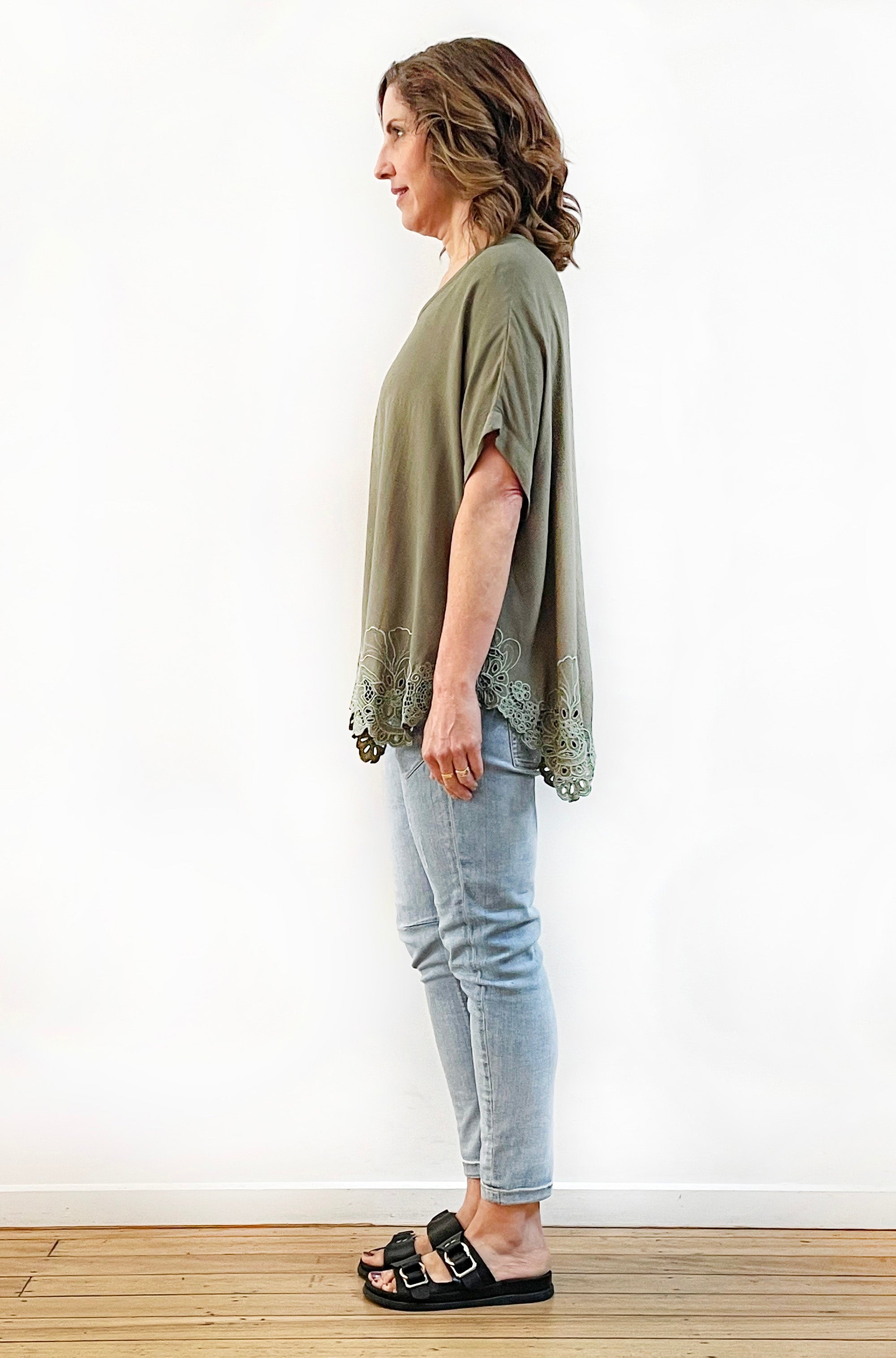 VISCOSE SHORT SLEEVE CUTWORK CIRCLE TOP KHAKI