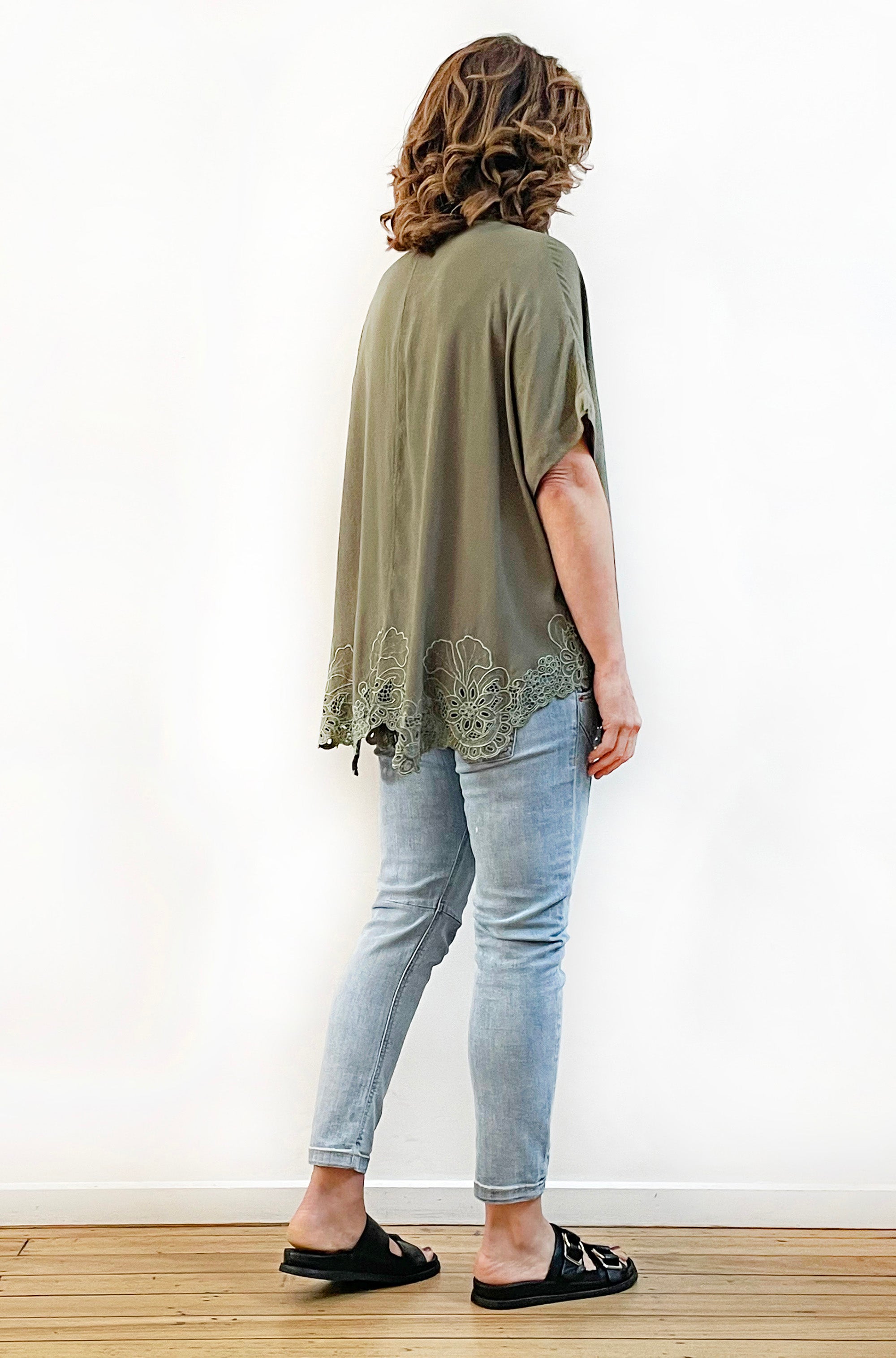 VISCOSE SHORT SLEEVE CUTWORK CIRCLE TOP KHAKI