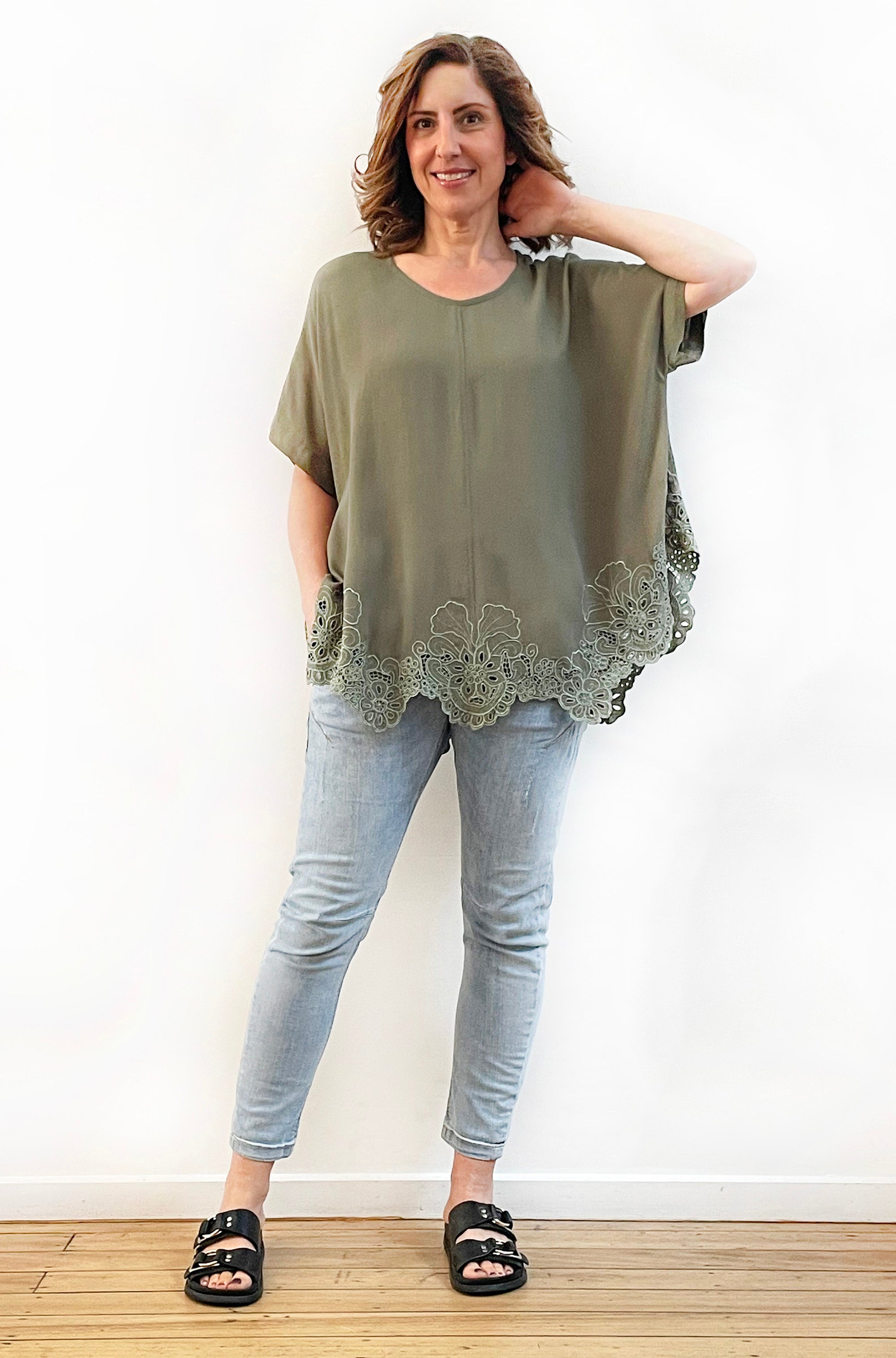 VISCOSE SHORT SLEEVE CUTWORK CIRCLE TOP KHAKI