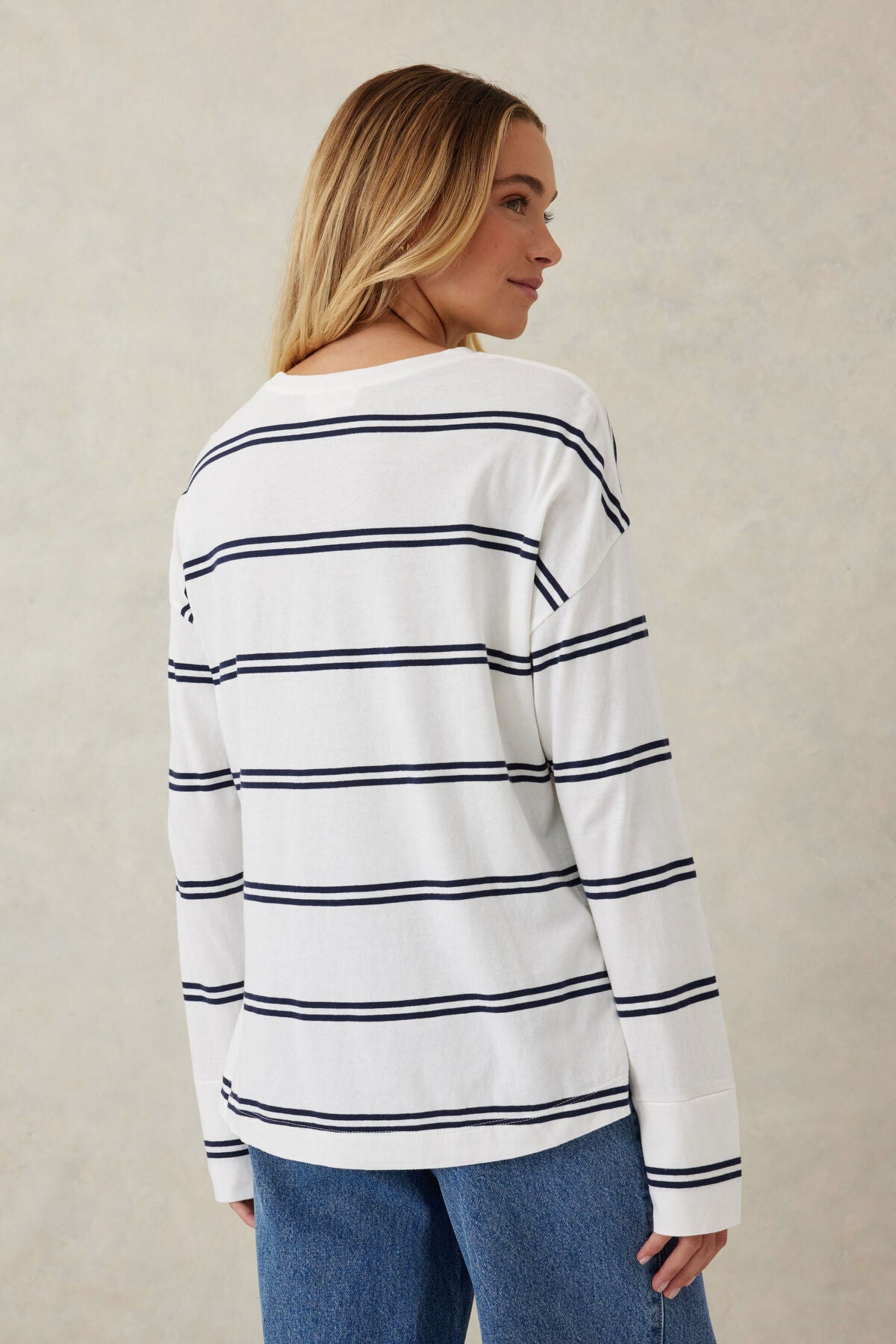 CERES LIFE 100% COTTON LONG SLEEVE SLOUCHY SPLIT HEM TEE VANILLA/NAVY STRIPE
