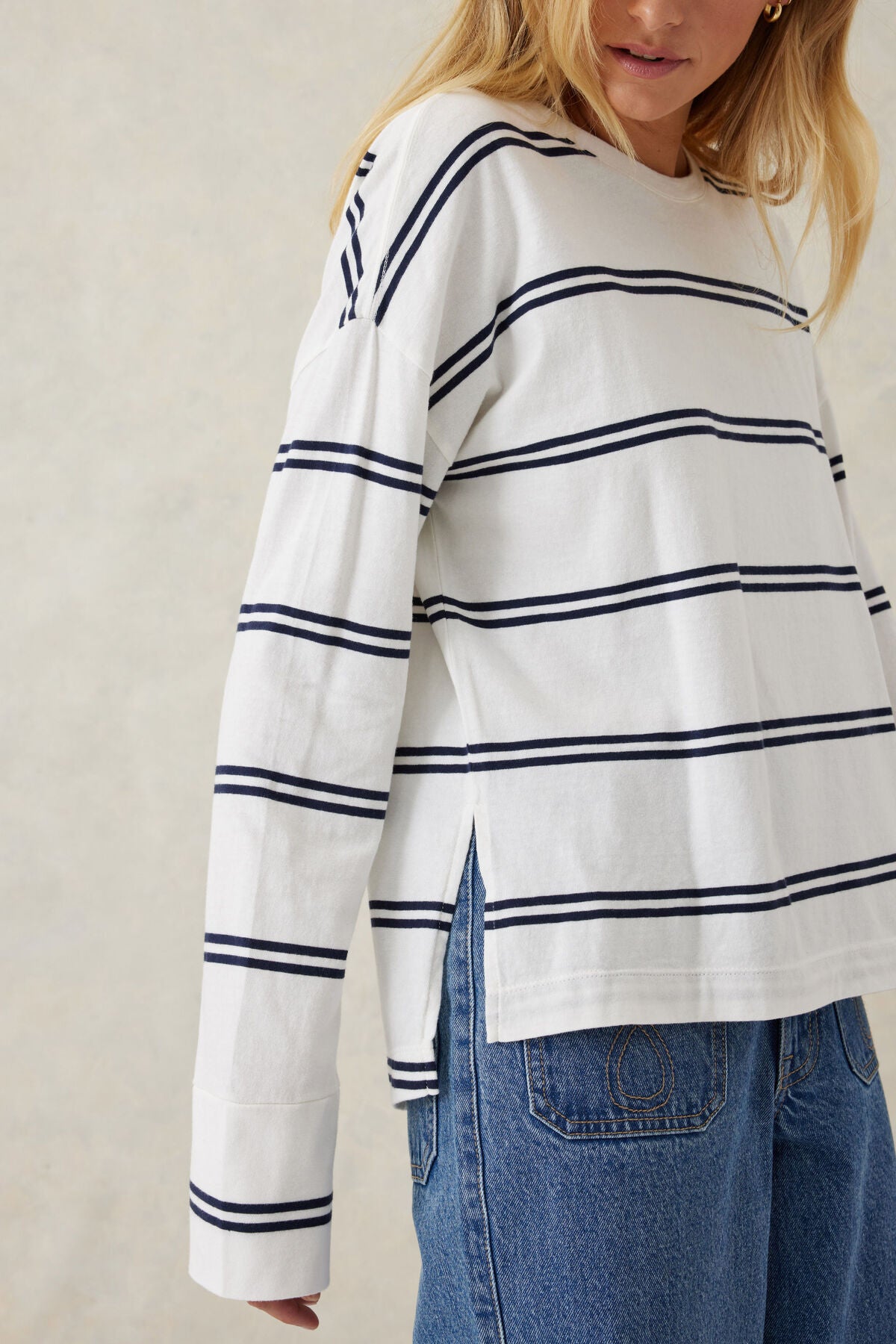 CERES LIFE 100% COTTON LONG SLEEVE SLOUCHY SPLIT HEM TEE VANILLA/NAVY STRIPE
