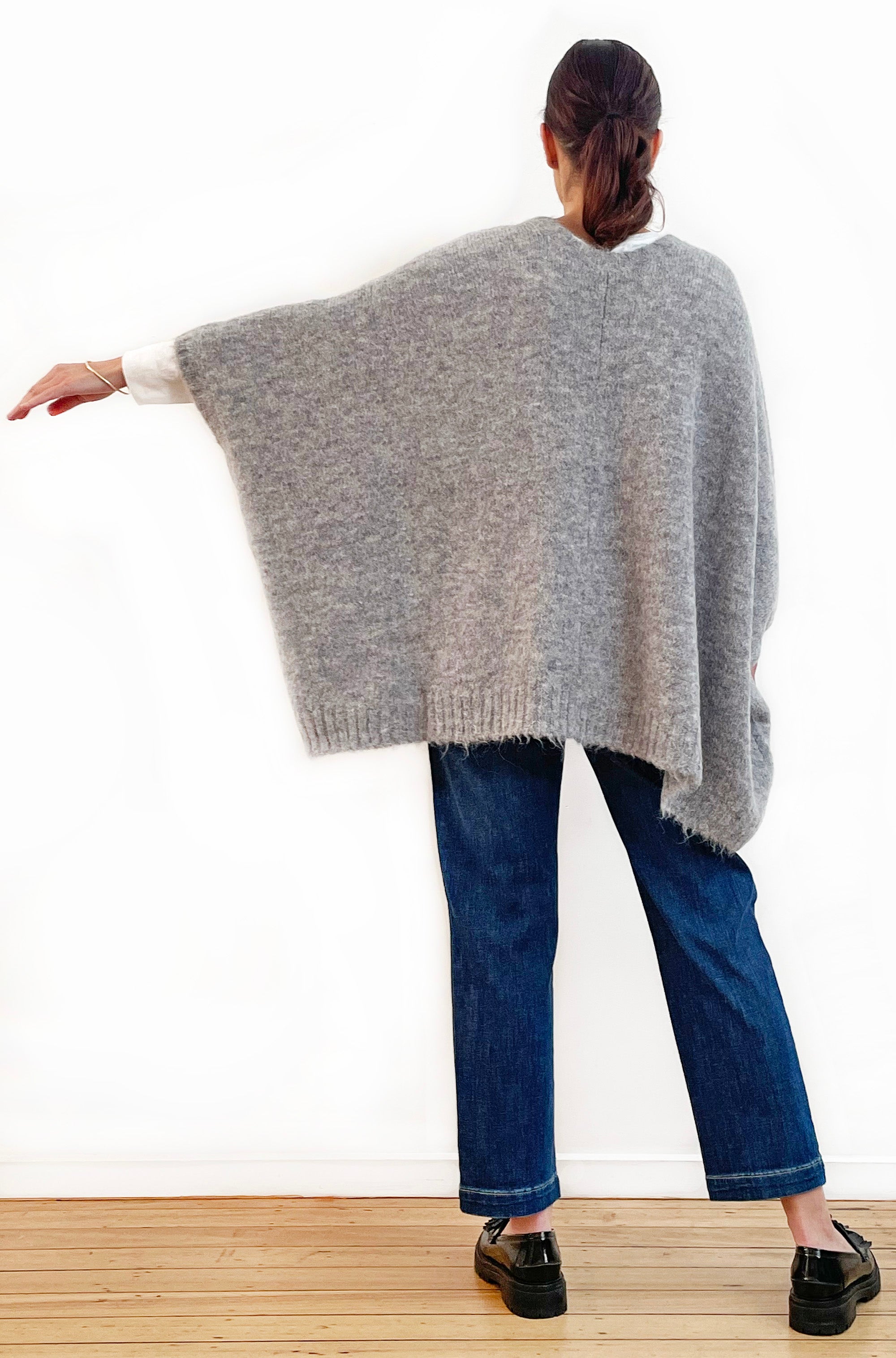 ALPACA WOOL BLEND SLEEVELESS OVERSIZED CARDI SILVER GREY