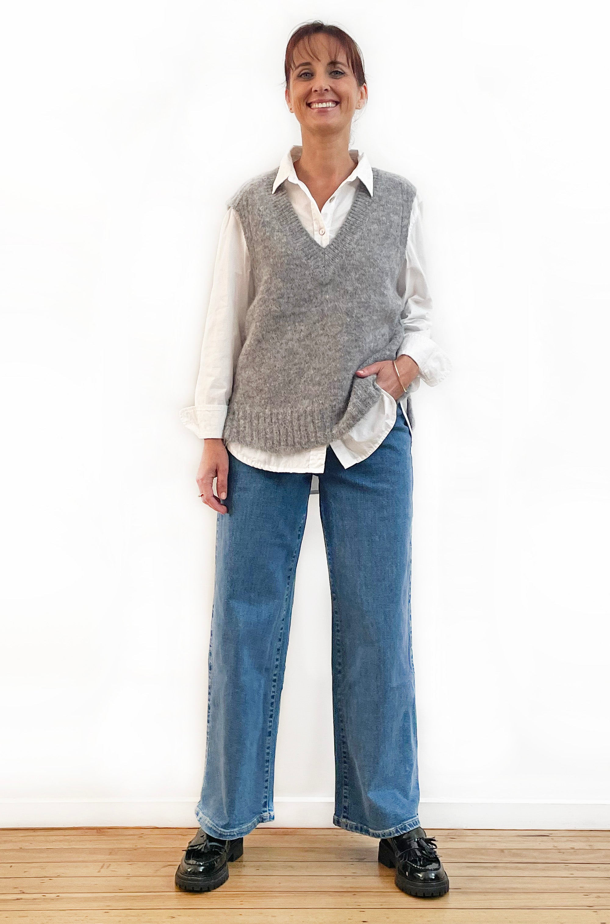 ALPACA/WOOL BLEND V-NECK VEST SILVER GREY