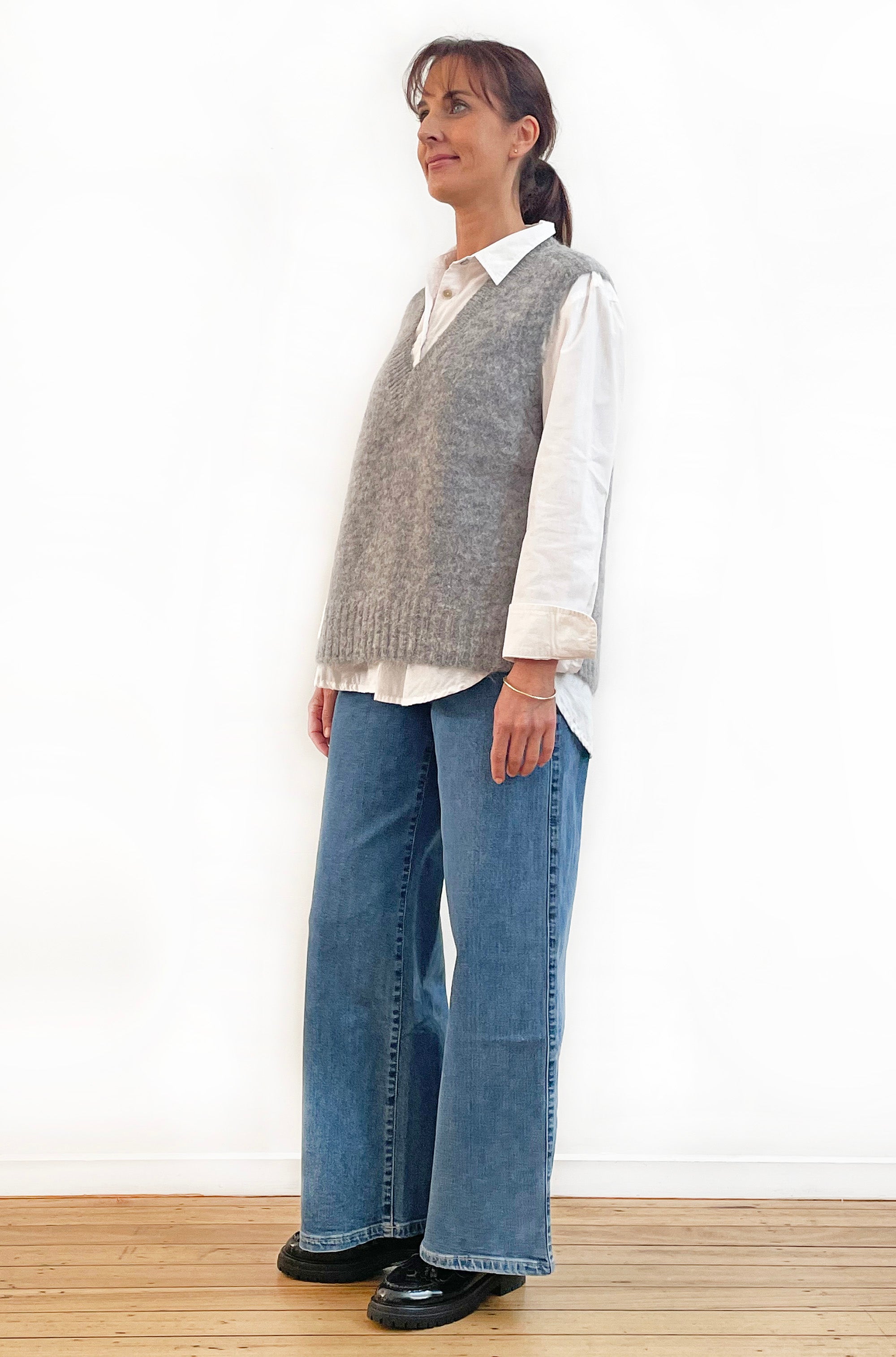 ALPACA/WOOL BLEND V-NECK VEST SILVER GREY