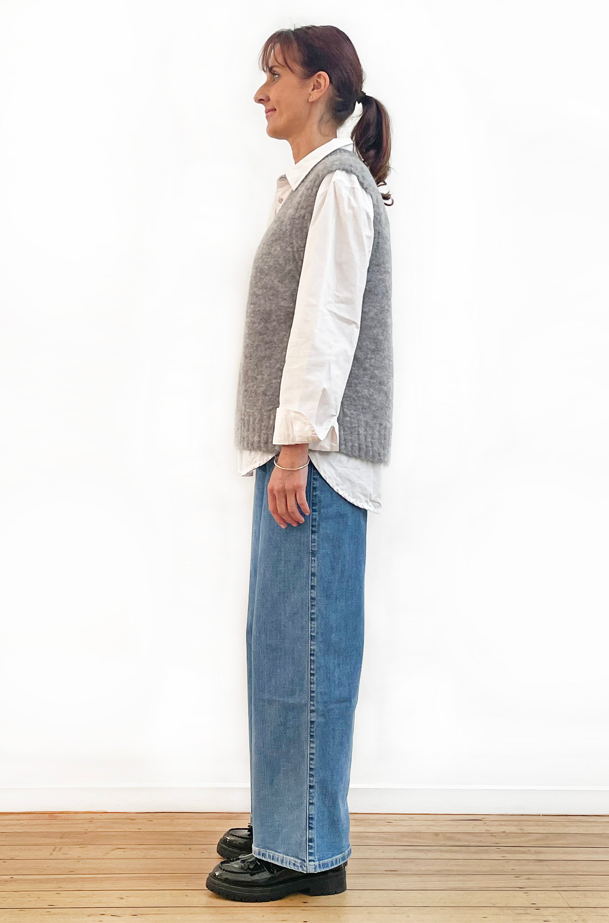 ALPACA/WOOL BLEND V-NECK VEST SILVER GREY