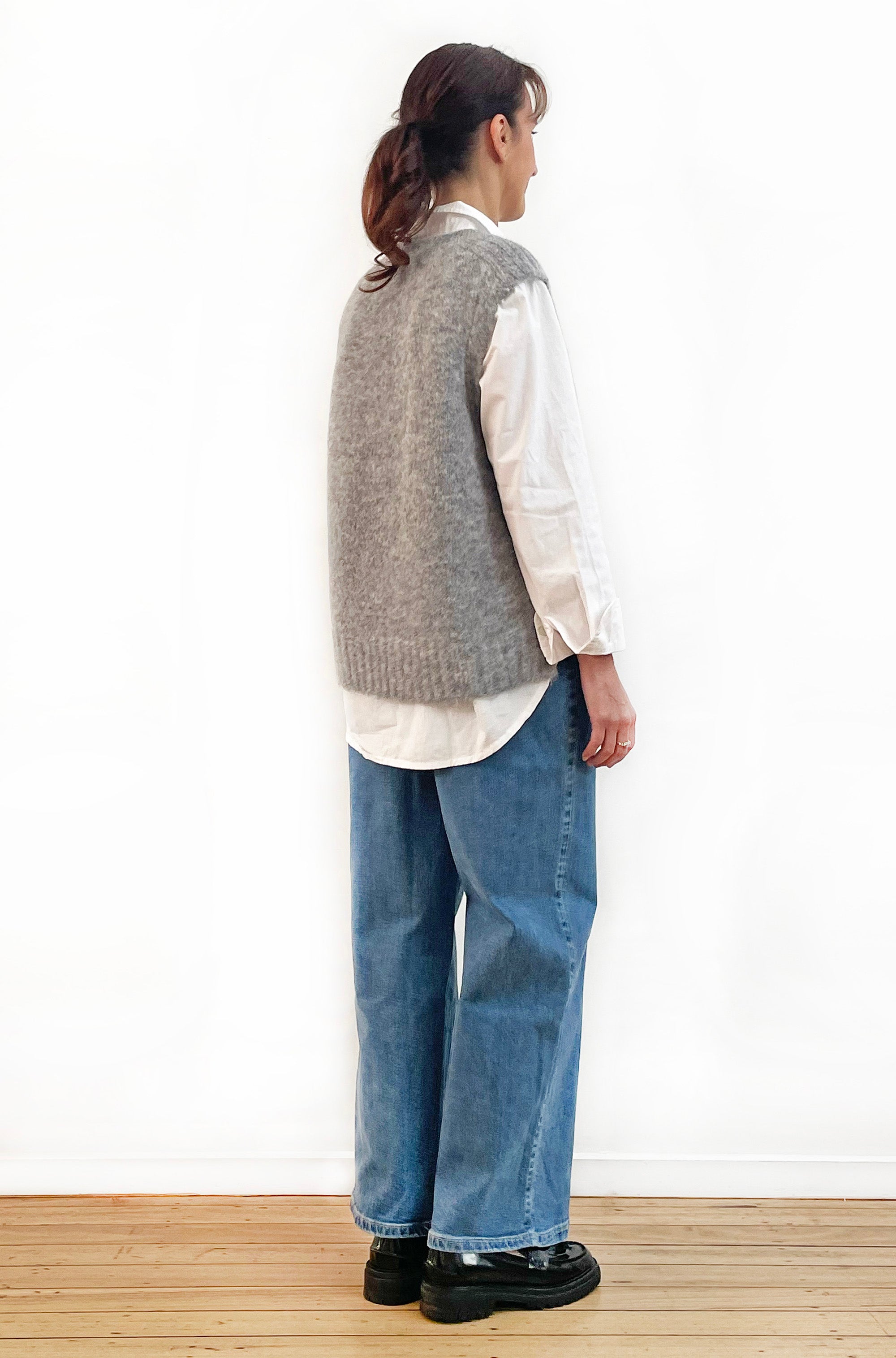 ALPACA/WOOL BLEND V-NECK VEST SILVER GREY