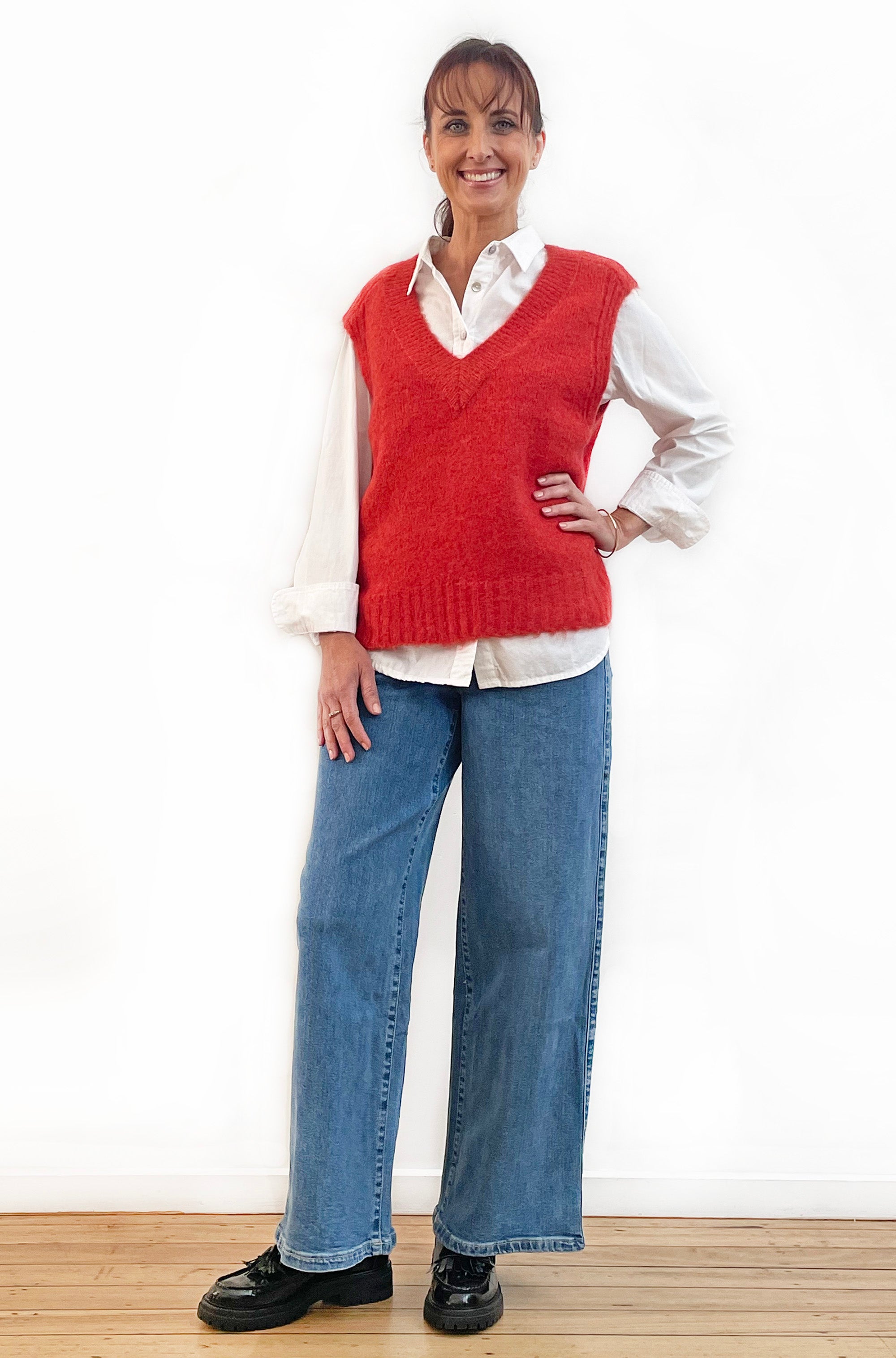 ALPACA/WOOL BLEND V-NECK VEST TOMATO RED
