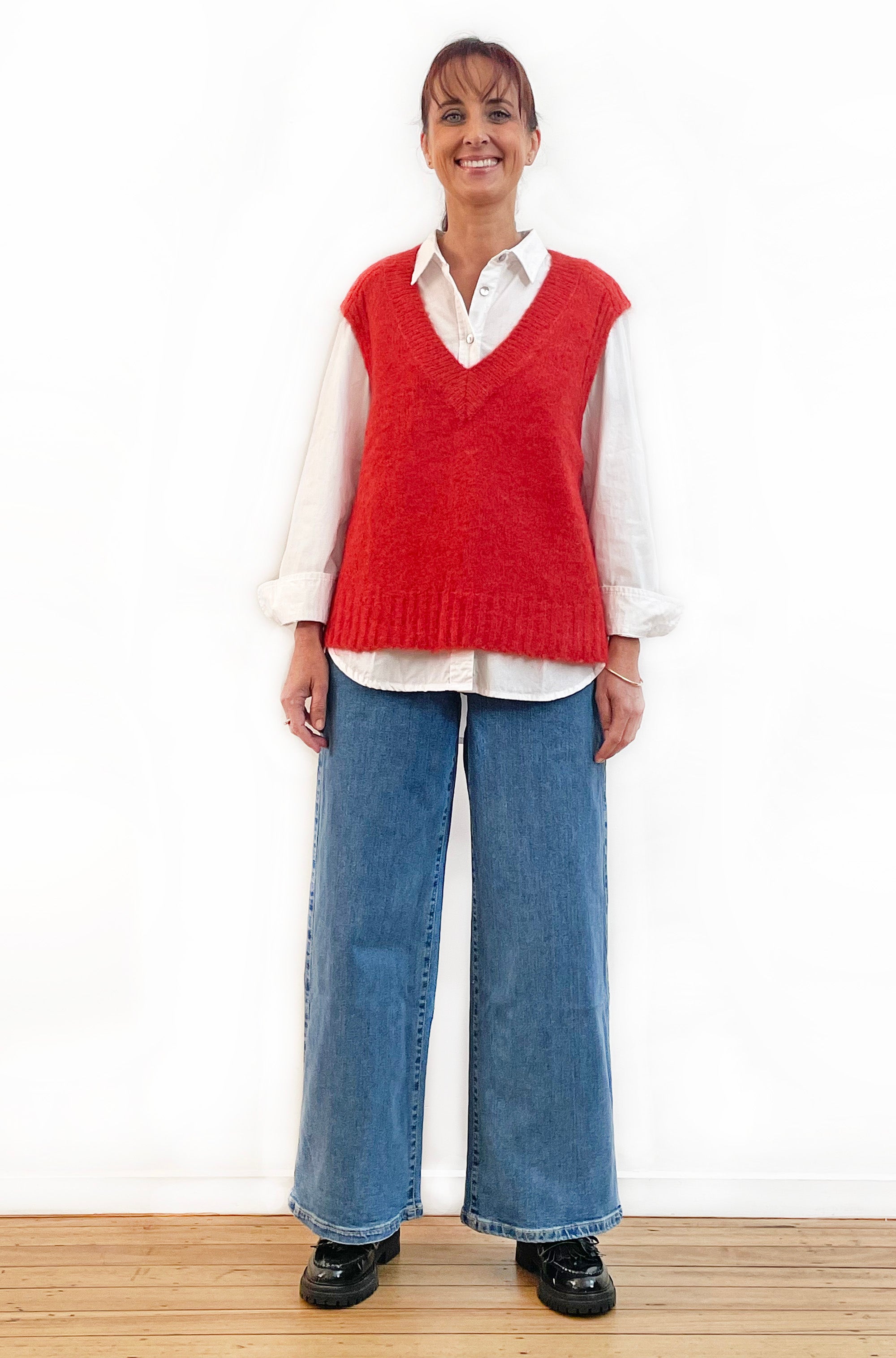 ALPACA/WOOL BLEND V-NECK VEST TOMATO RED