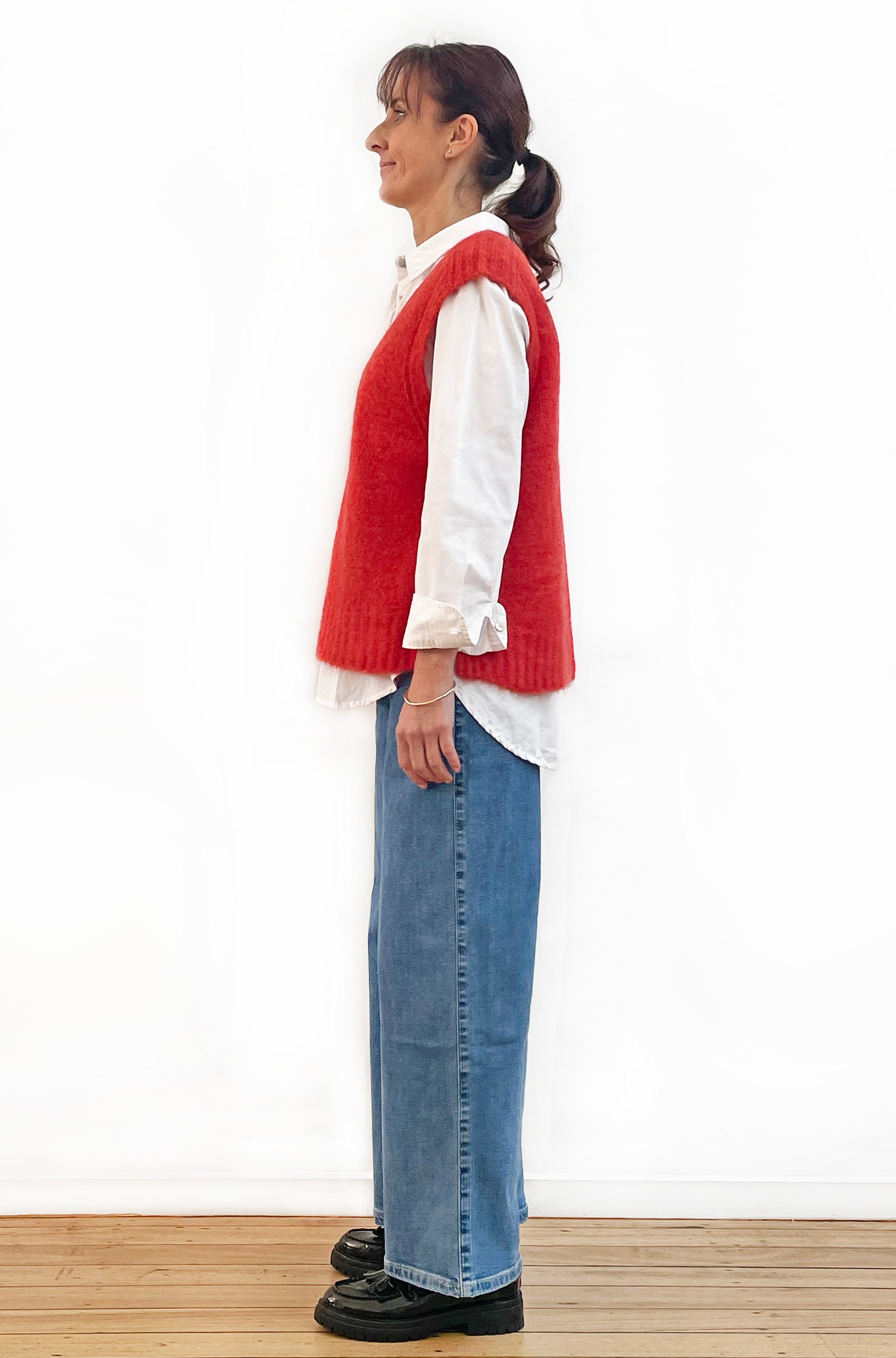 ALPACA/WOOL BLEND V-NECK VEST TOMATO RED