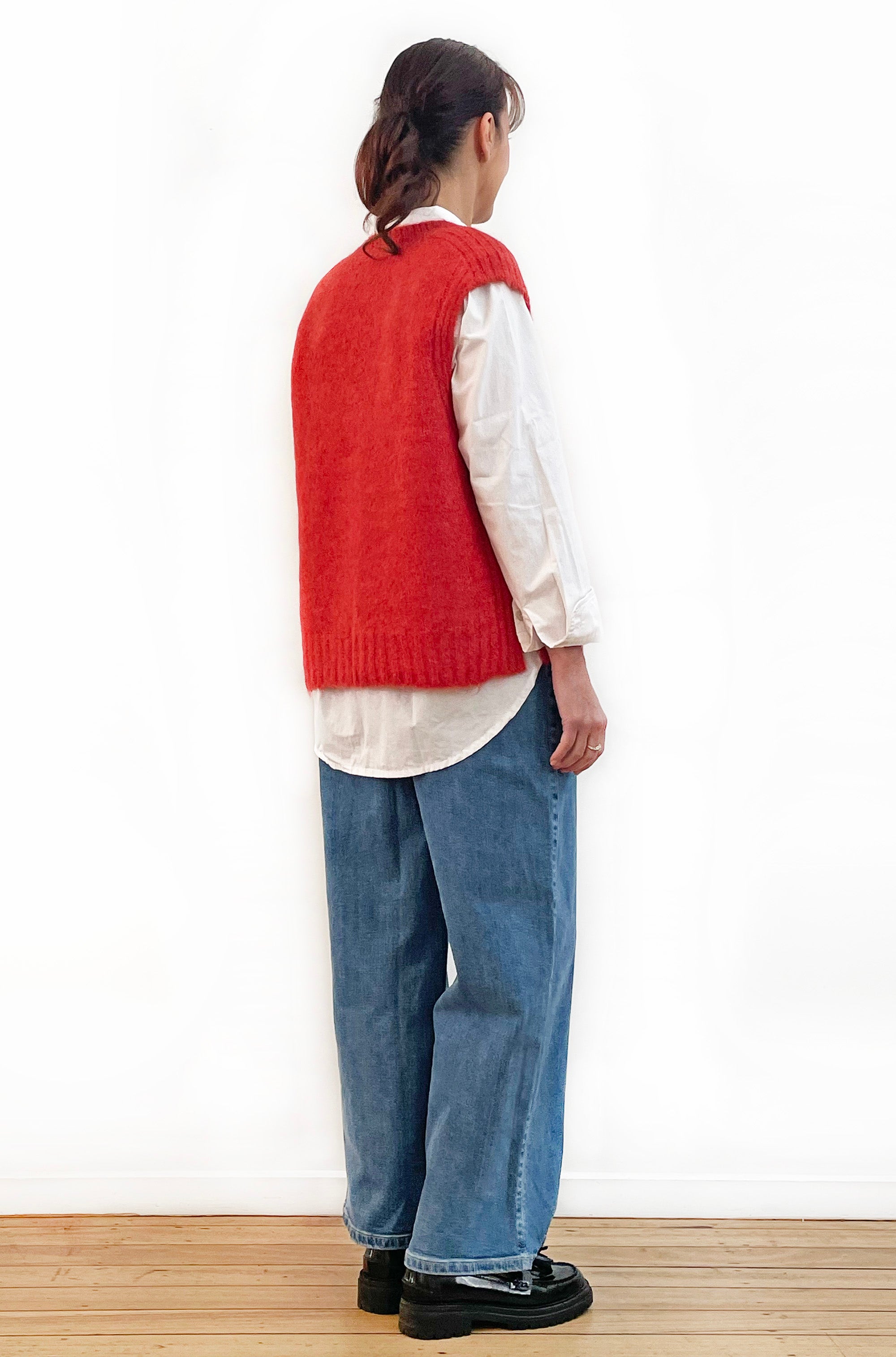 ALPACA/WOOL BLEND V-NECK VEST TOMATO RED