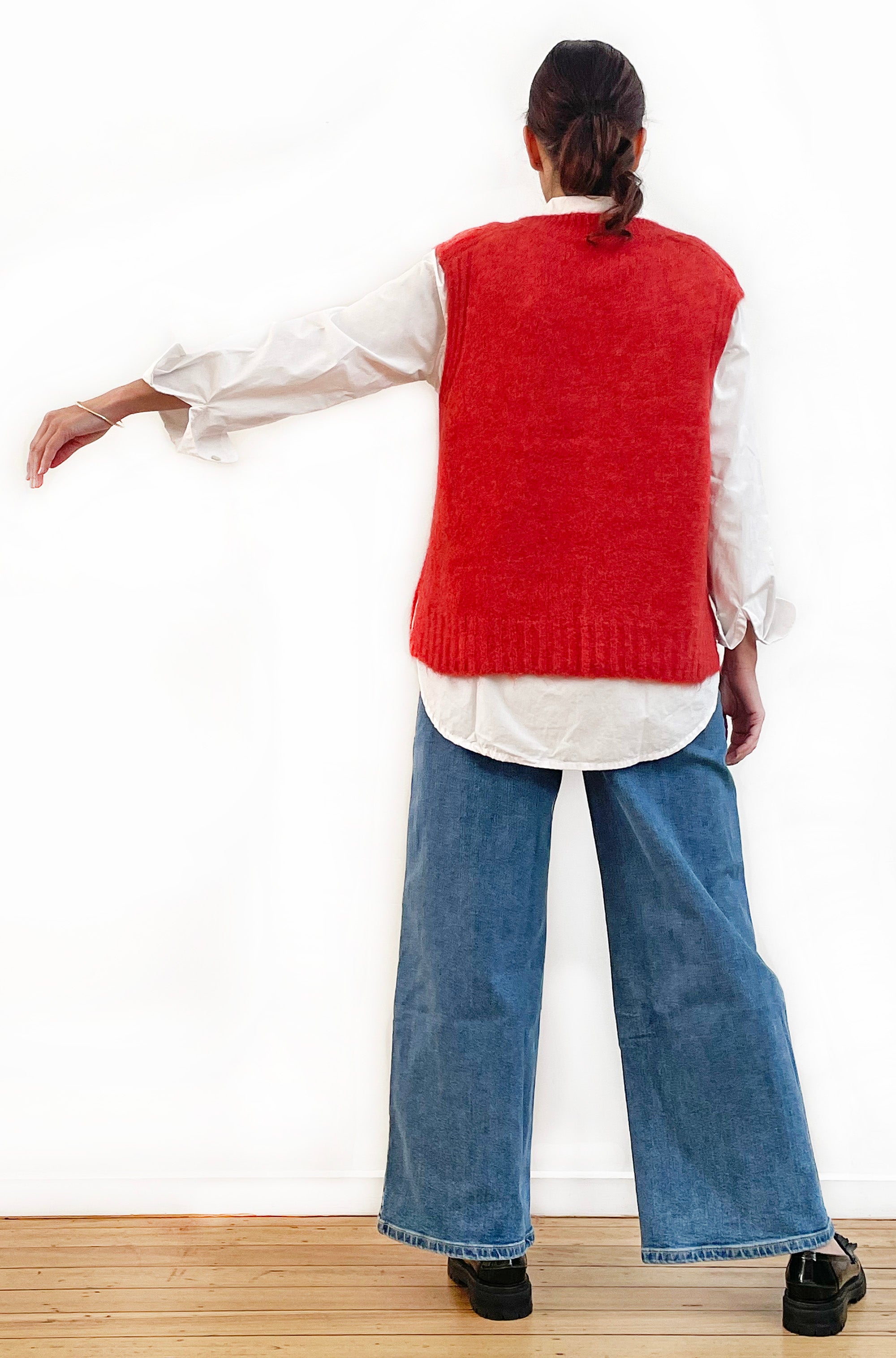 ALPACA/WOOL BLEND V-NECK VEST TOMATO RED